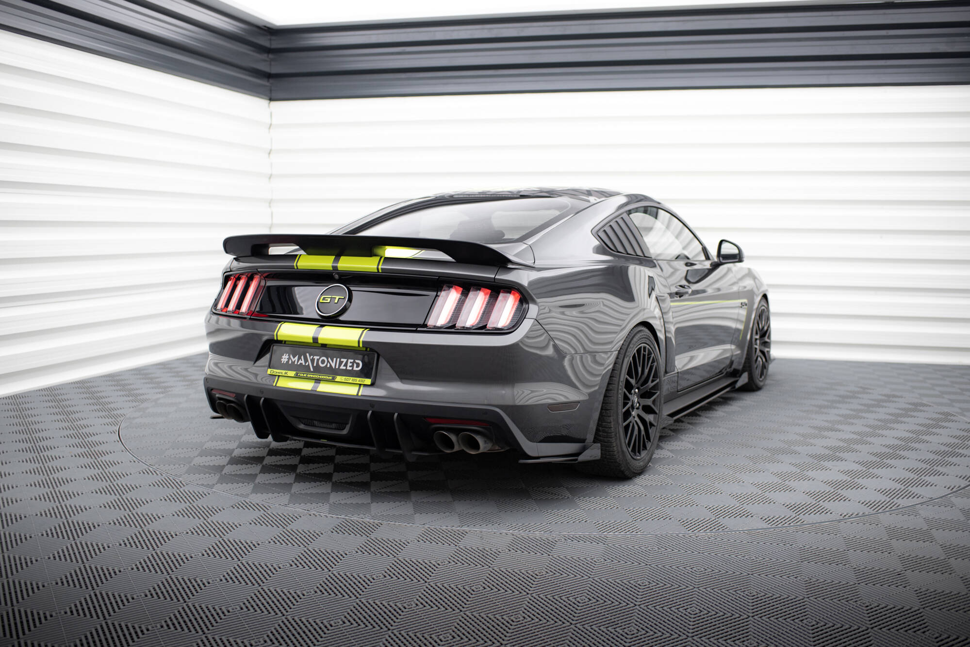 Street Pro Heckschürze Heck Ansatz Diffusor passend für Ford Mustang GT Mk6 rot