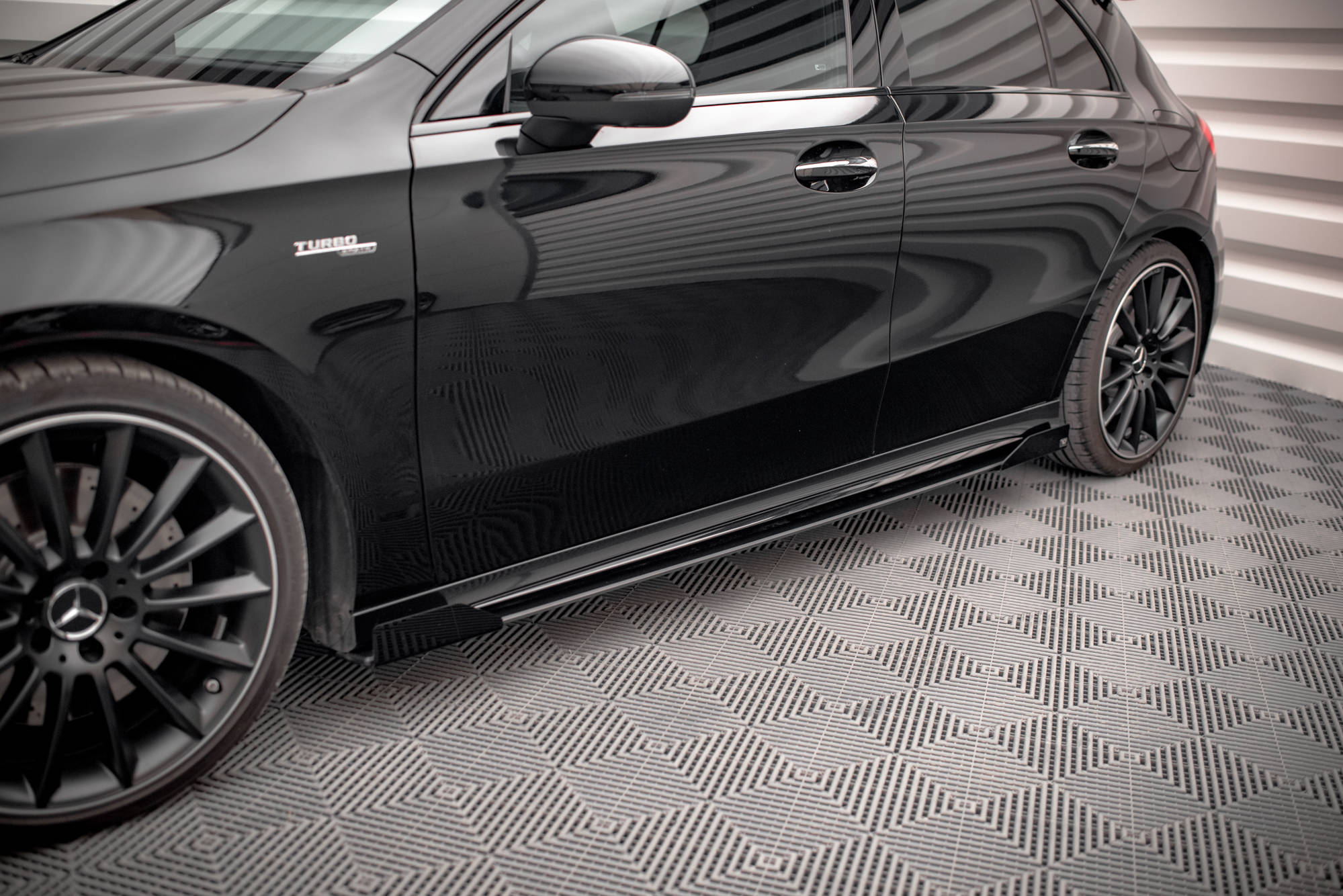 Street Pro Seitenschweller Leisten + Flaps passend für Mercedes A35 AMG / AMG-Line Aero Pack W177 schwarz Hochglanz