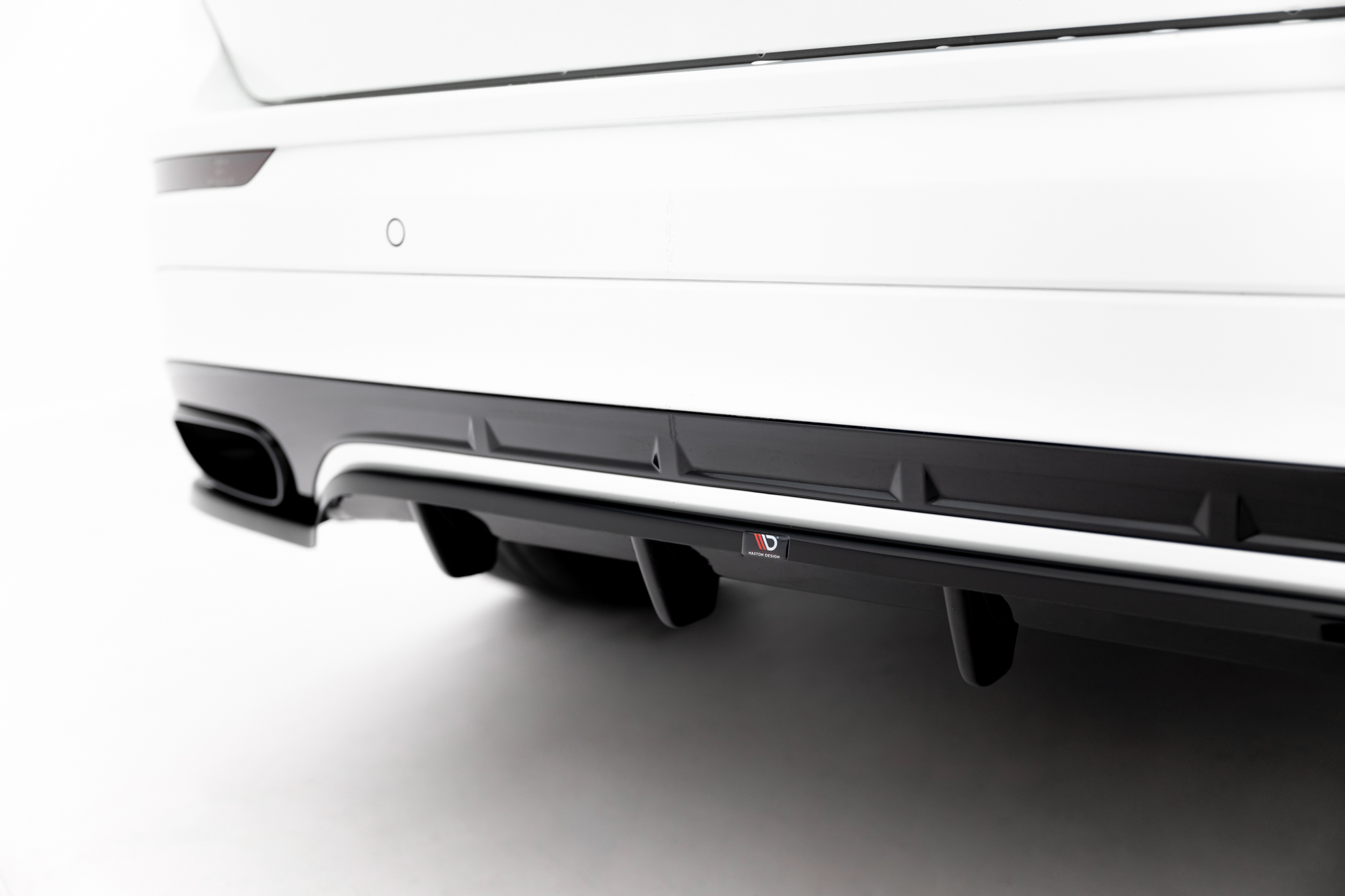 Street+ Mittlerer Diffusor RACE Heck Ansatz passend für Volvo XC60 Mk2 R-Design schwarz Hochglanz