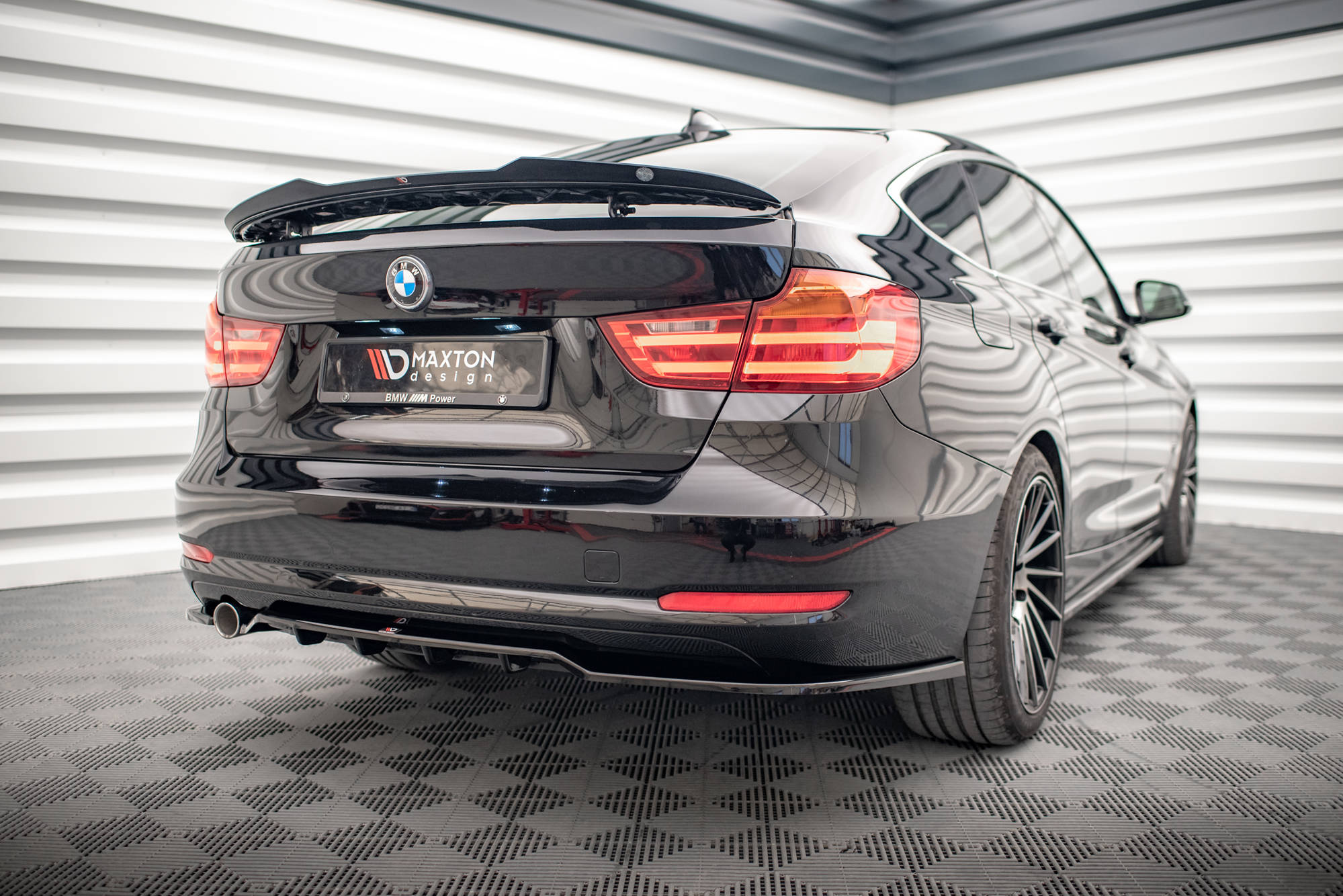 Street+ Mittlerer Diffusor RACE Heck Ansatz passend für BMW 3er GT F34 schwarz Hochglanz