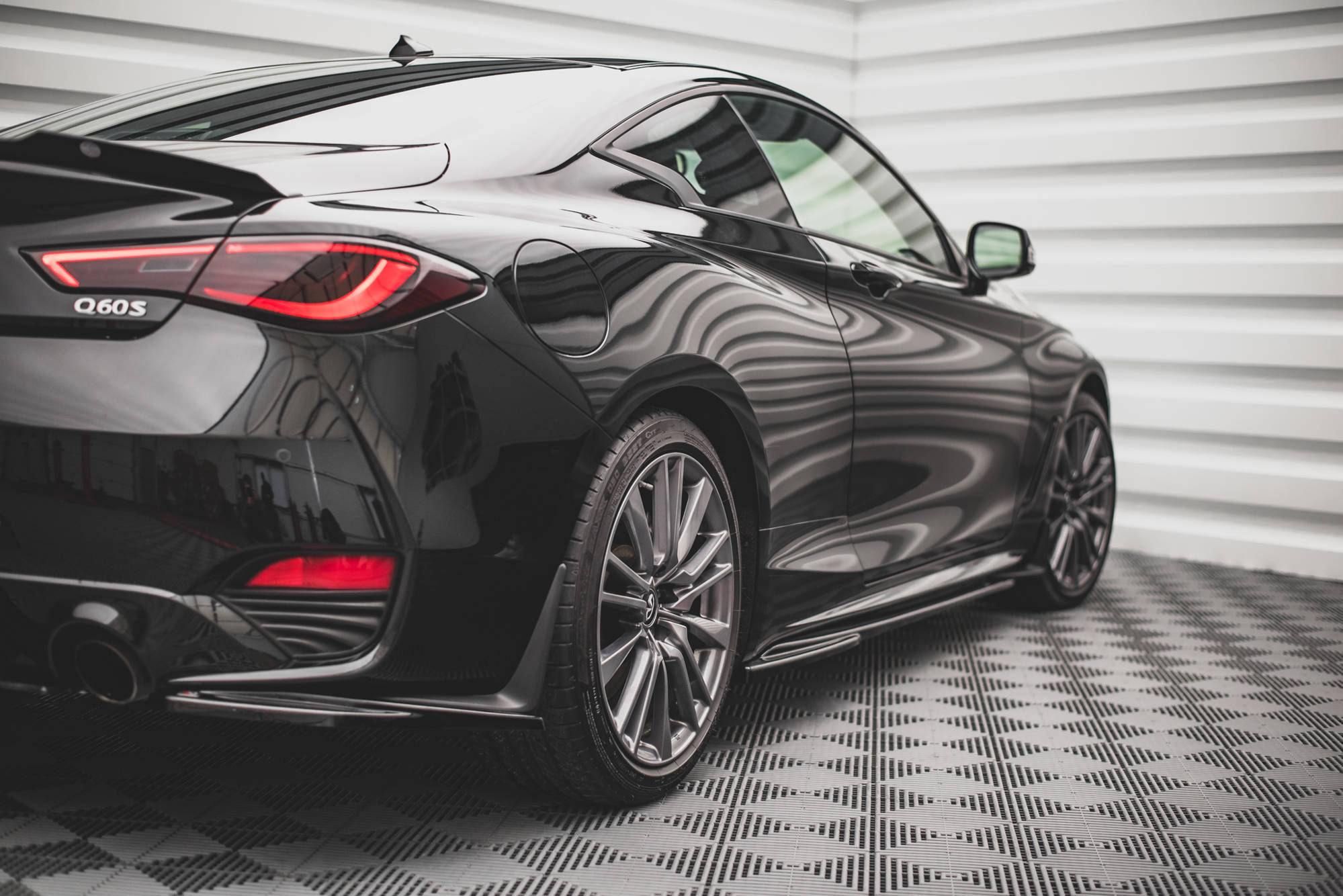 Seitenschweller Ansatz Paar passend für Infiniti Q60 S Mk2 schwarz Hochglanz