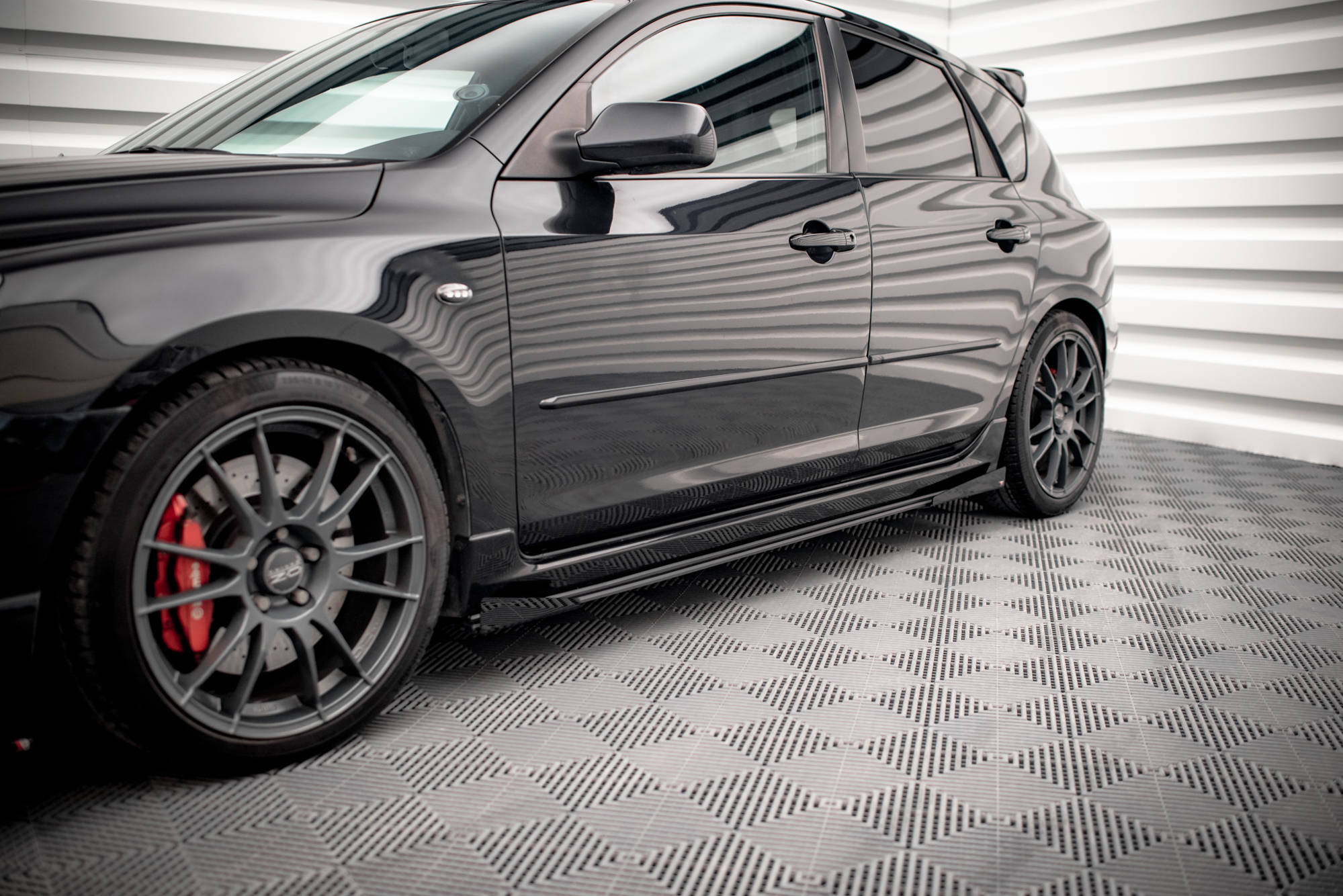 Street Pro Seitenschweller Leisten passend für Mazda 3 MPS Mk1 rot+ Hochglanz Flaps