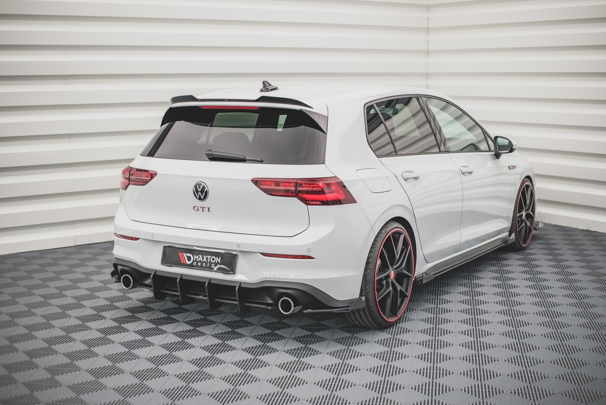 Street Pro Heck Ansatz Flaps passend für VW Golf 8 GTI rot+ Hochglanz Flaps