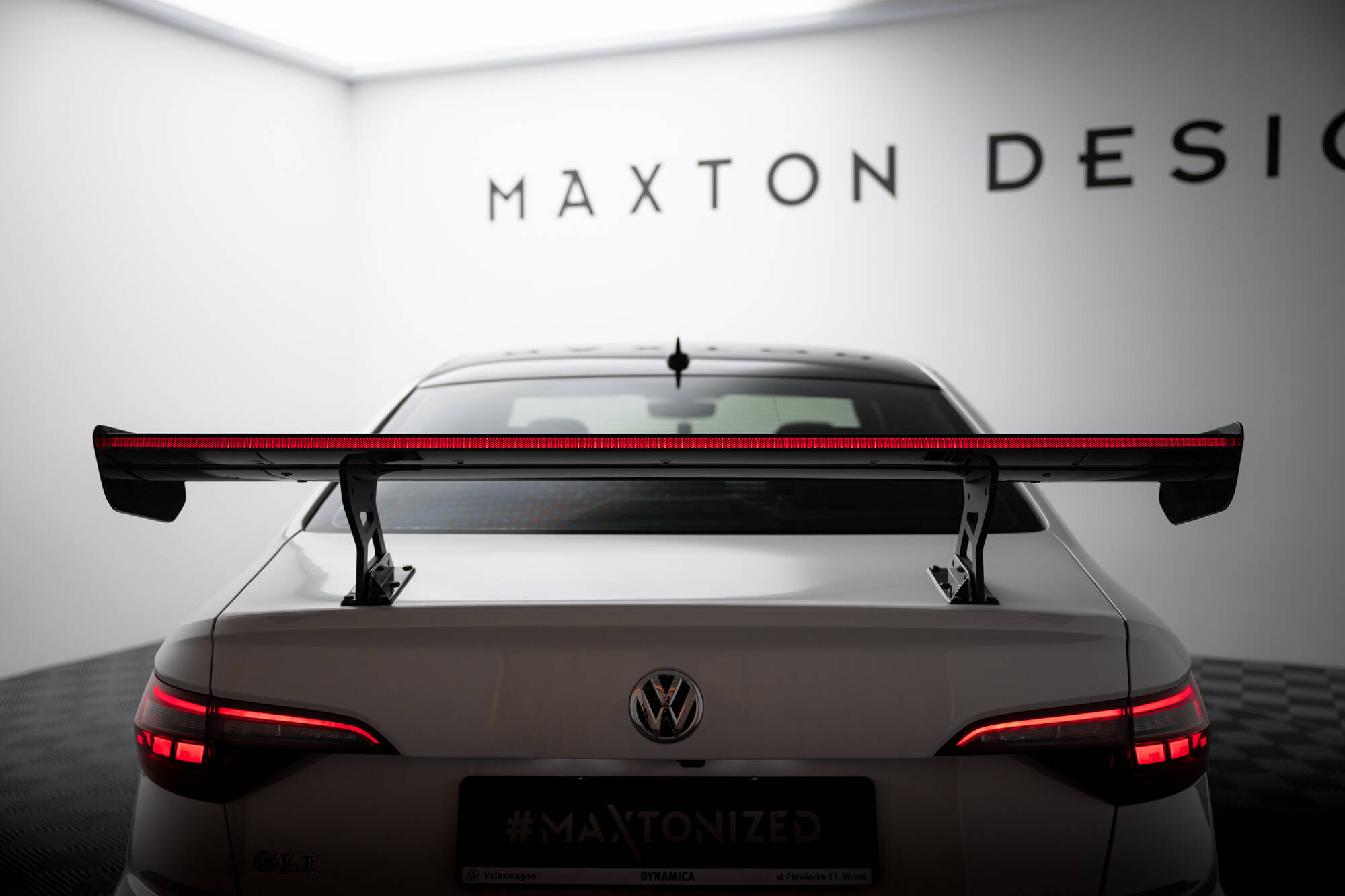 Carbon Heck Spoiler Heckflügel Standfuß Innen + LED passend für VW Jetta GLI Mk7