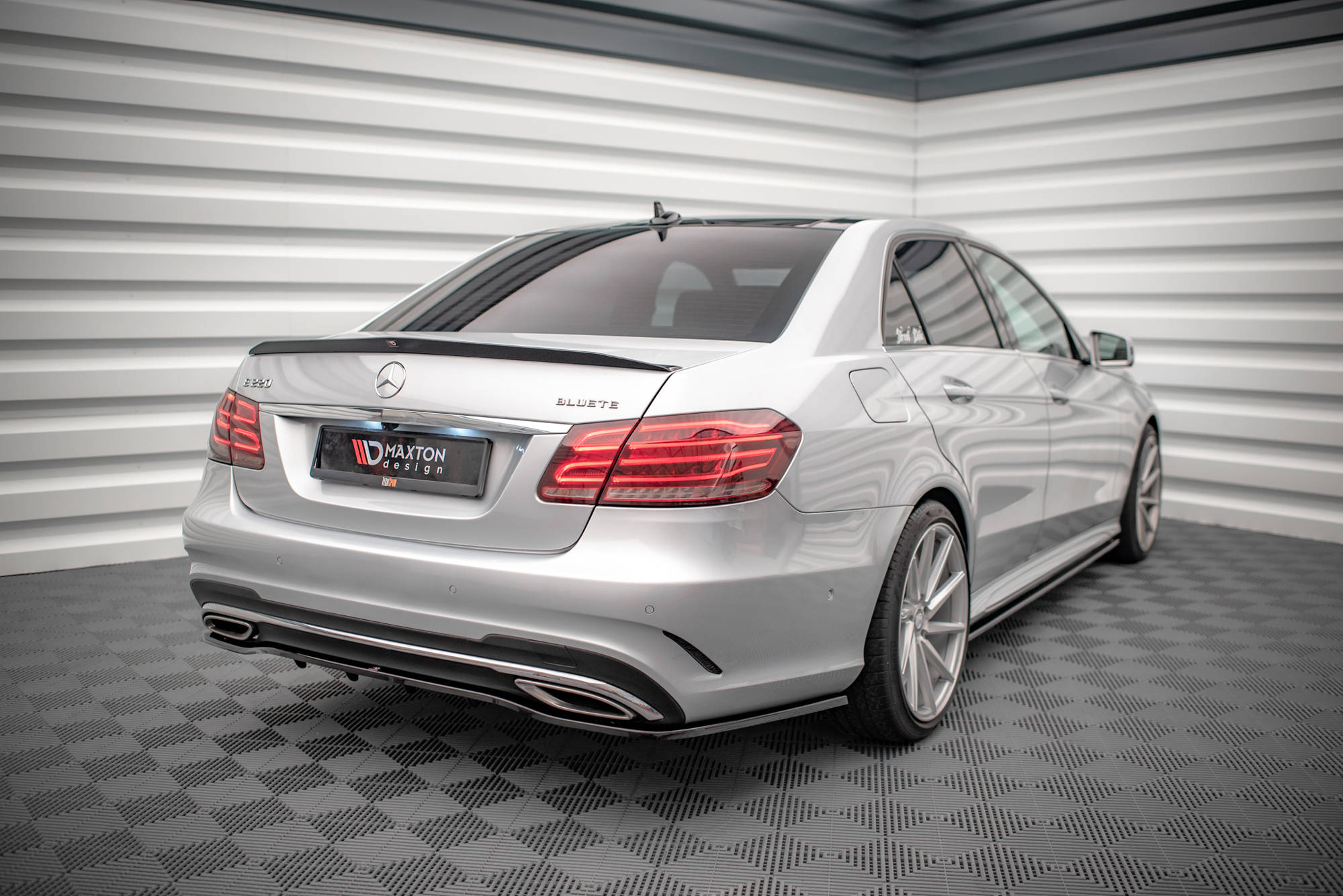 Heck Spoiler Aufsatz Abrisskante passend für Mercedes E63 AMG / AMG-Line / Standard Limousine W212 FL schwarz Hochglanz