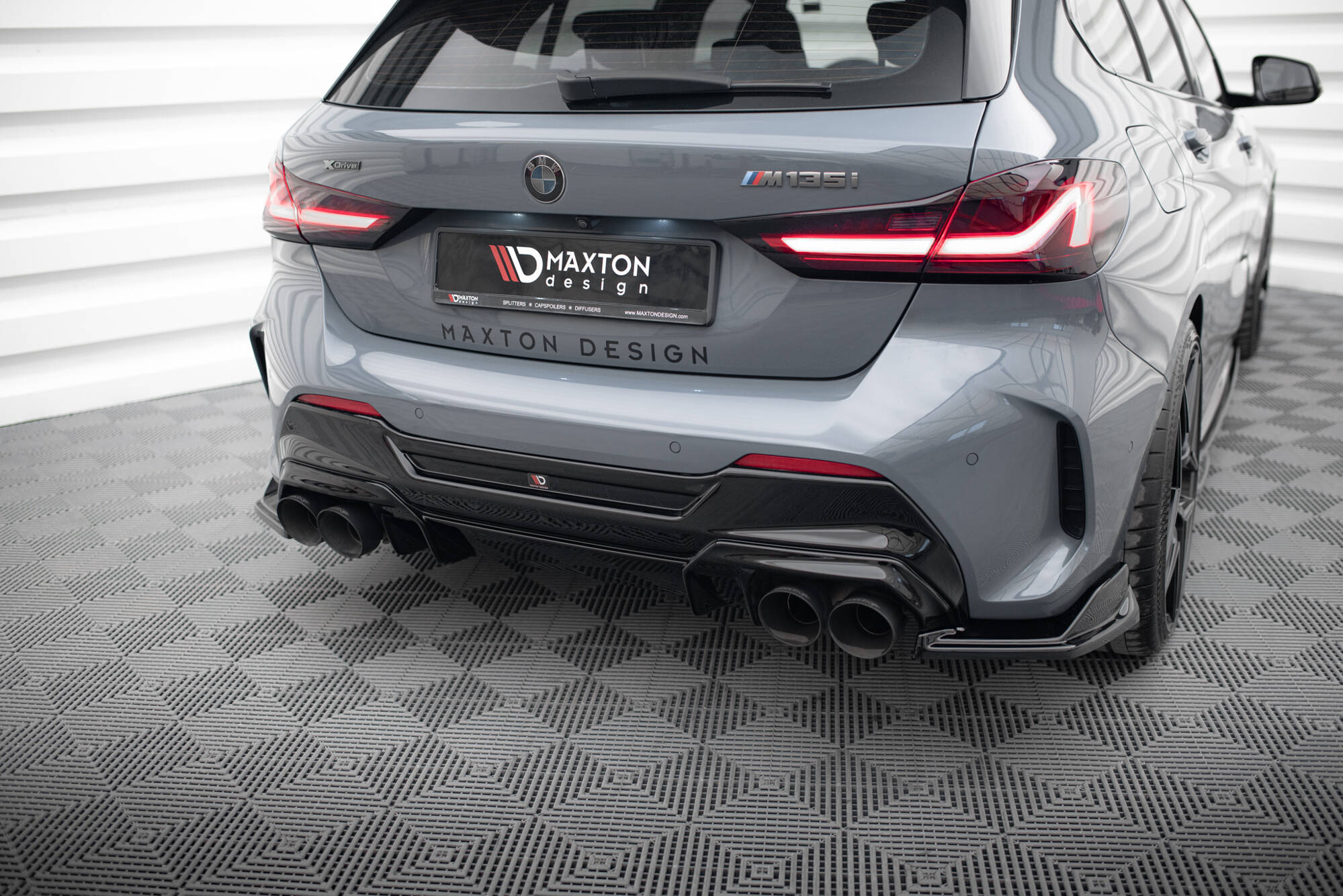 Diffusor Heck Ansatz V.2 für BMW 1er F40 M-Paket/ M135i schwarz Hochglanz