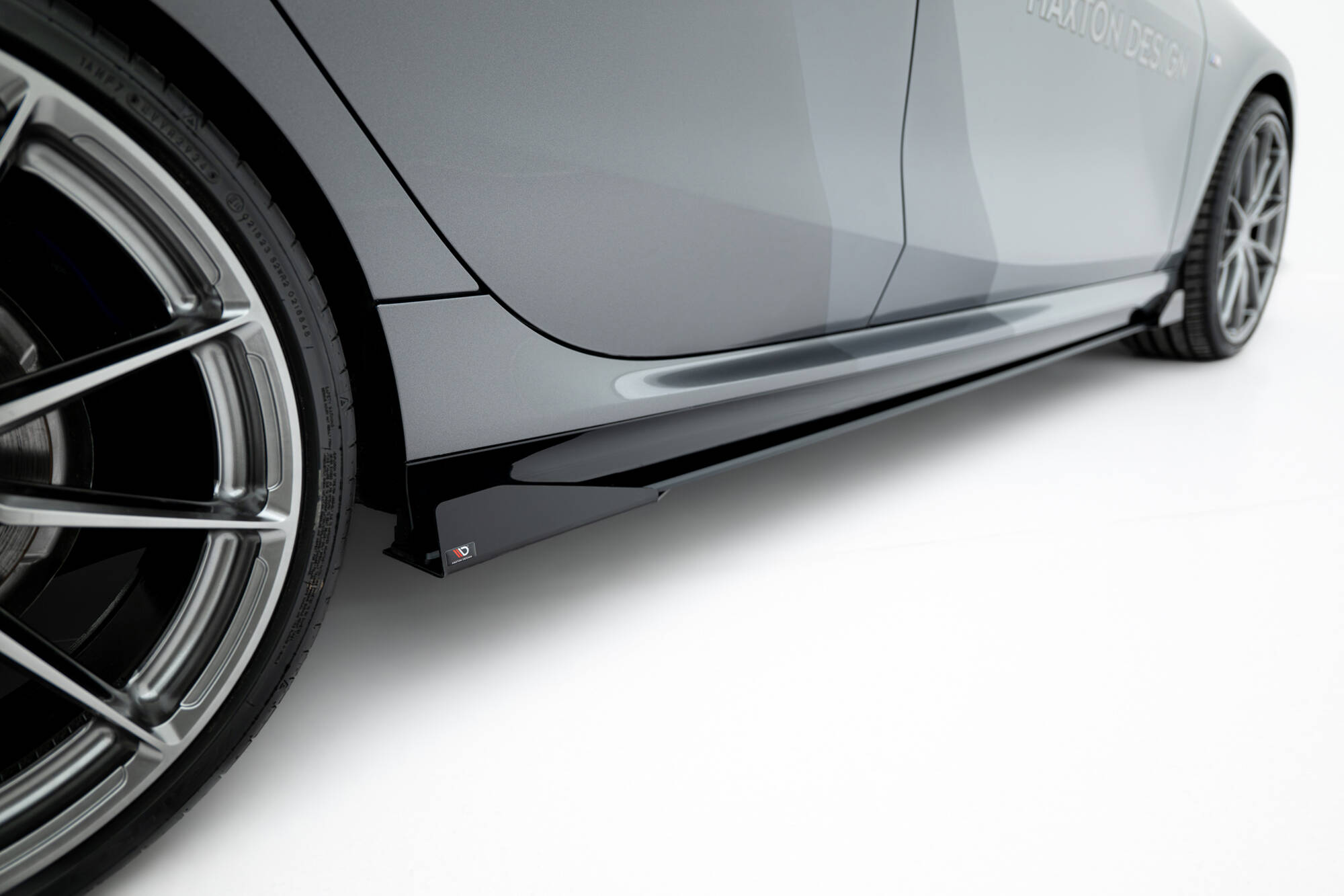 Street Pro Seitenschweller Leisten + Flaps passend für BMW M135i F70 schwarz Hochglanz