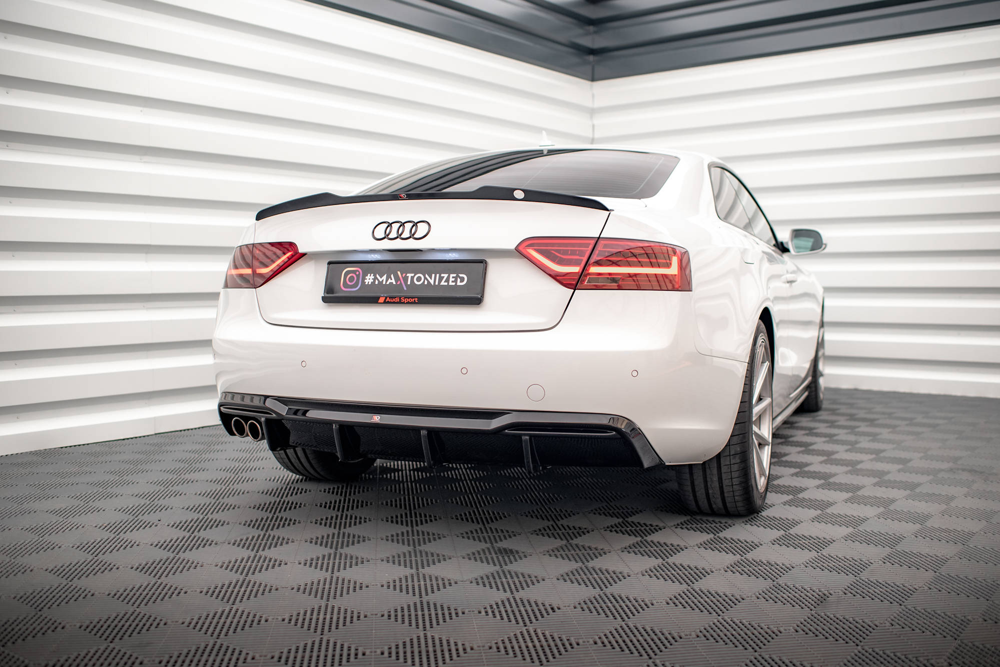 Street+ Heck Ansatz Diffusor passend für Audi A5 Sportback 8T FL Doppelauspuff li. schwarz Hochglanz