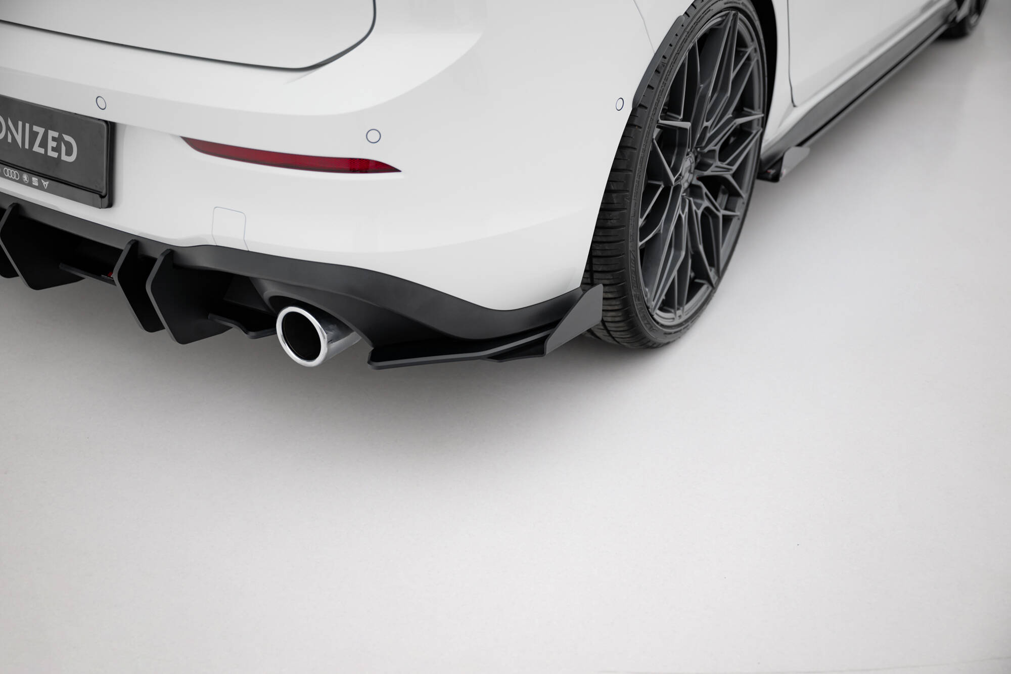 Street Pro Heck Ansatz Flaps passend für VW Golf GTI / GTE Mk8 schwarz Hochglanz