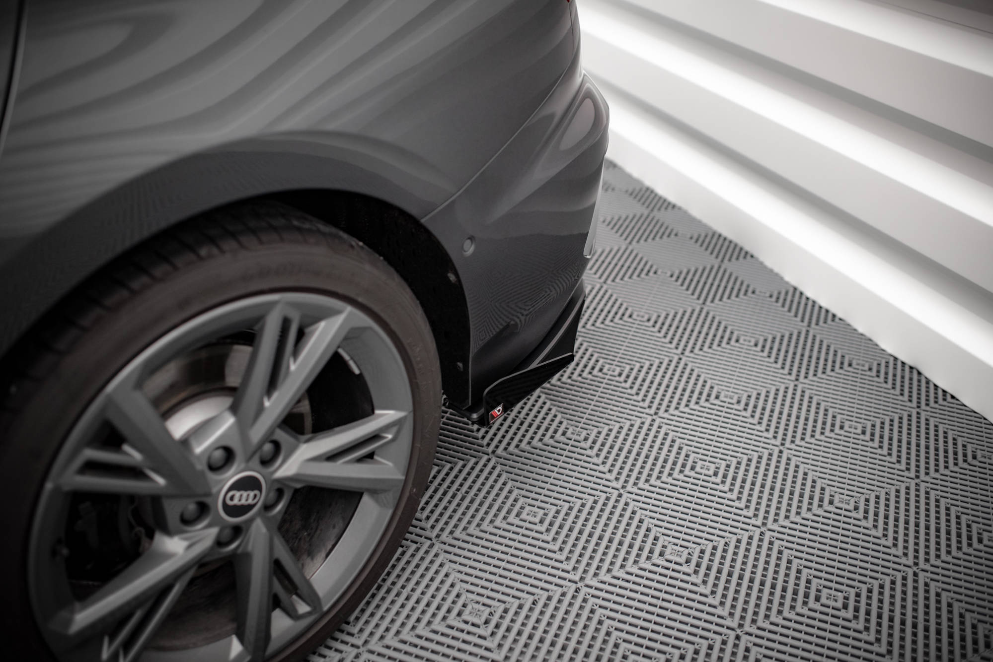 Street Pro Heck Ansatz Diffusor + Flaps passend für Audi S3 Limousine 8Y rot+ Hochglanz Flaps