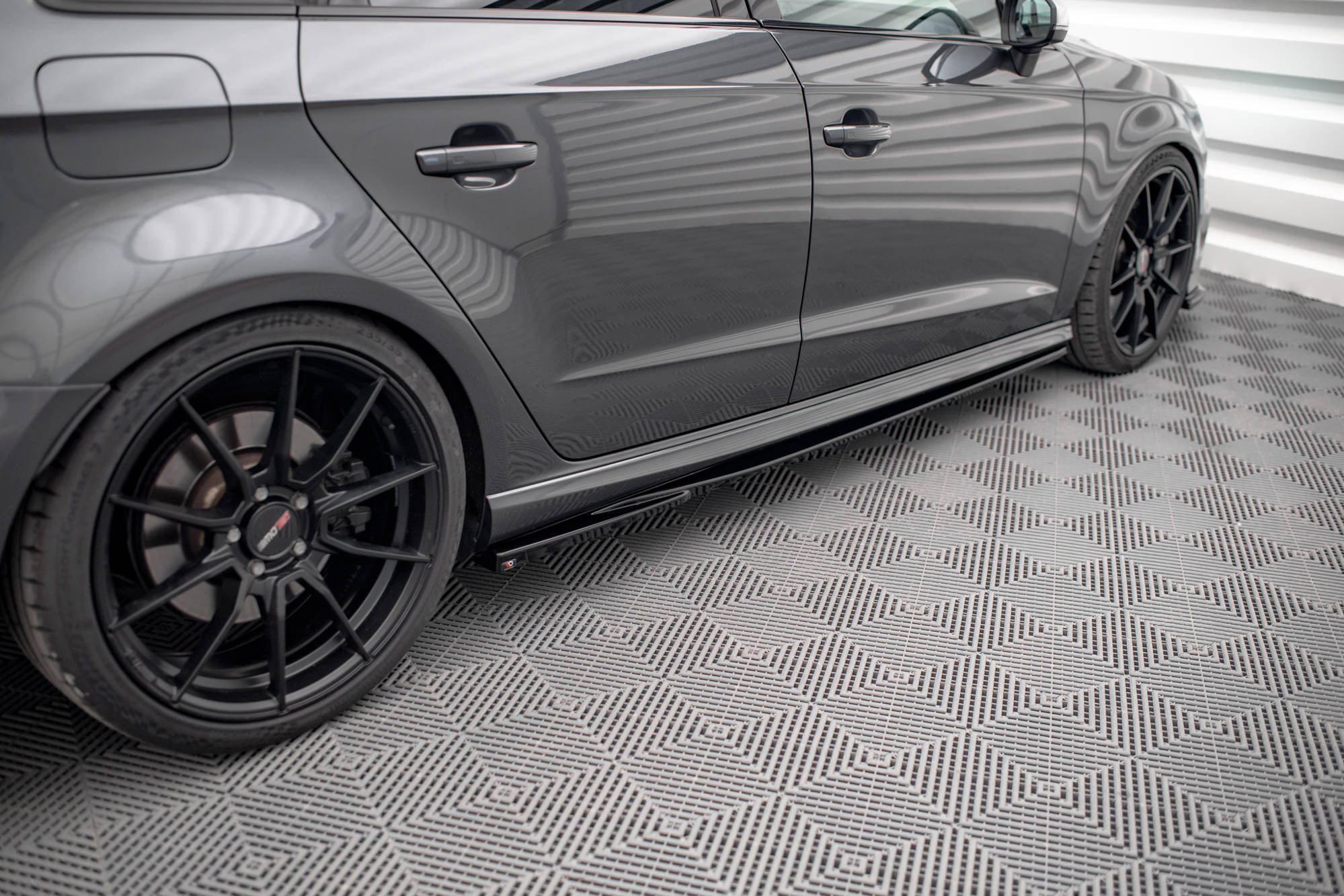 Street+ Seitenschweller Leisten V.2 passend für Audi S3 / A3 S-Line Sportback 8V / 8V FL schwarz Hochglanz