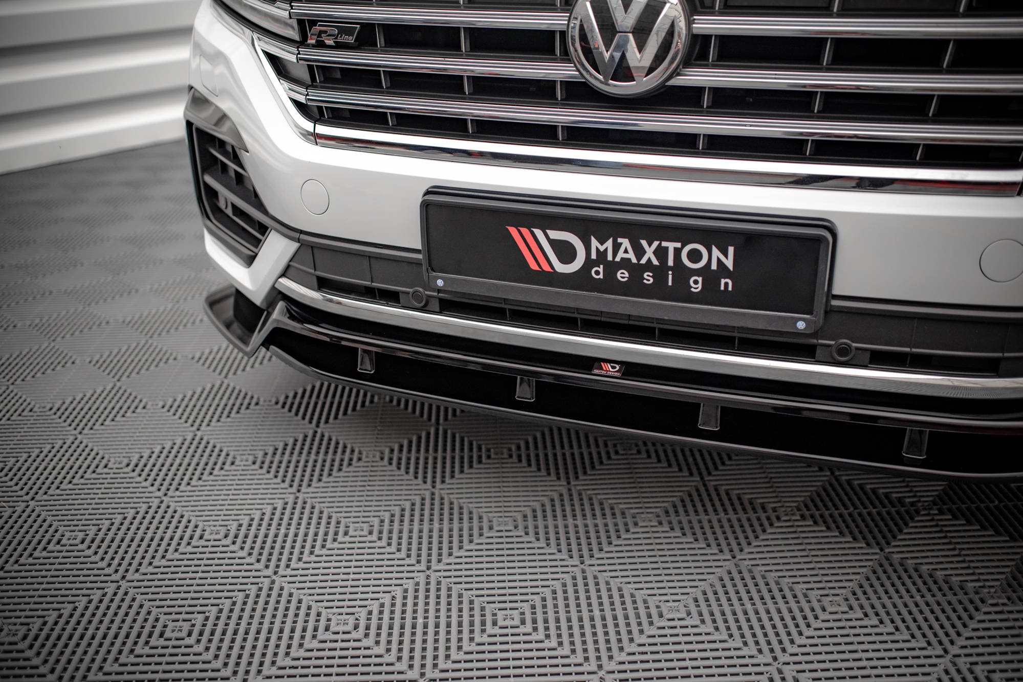 Street+ Spoilerlippe Front Ansatz passend für VW Touareg R-Line Mk3 schwarz Hochglanz