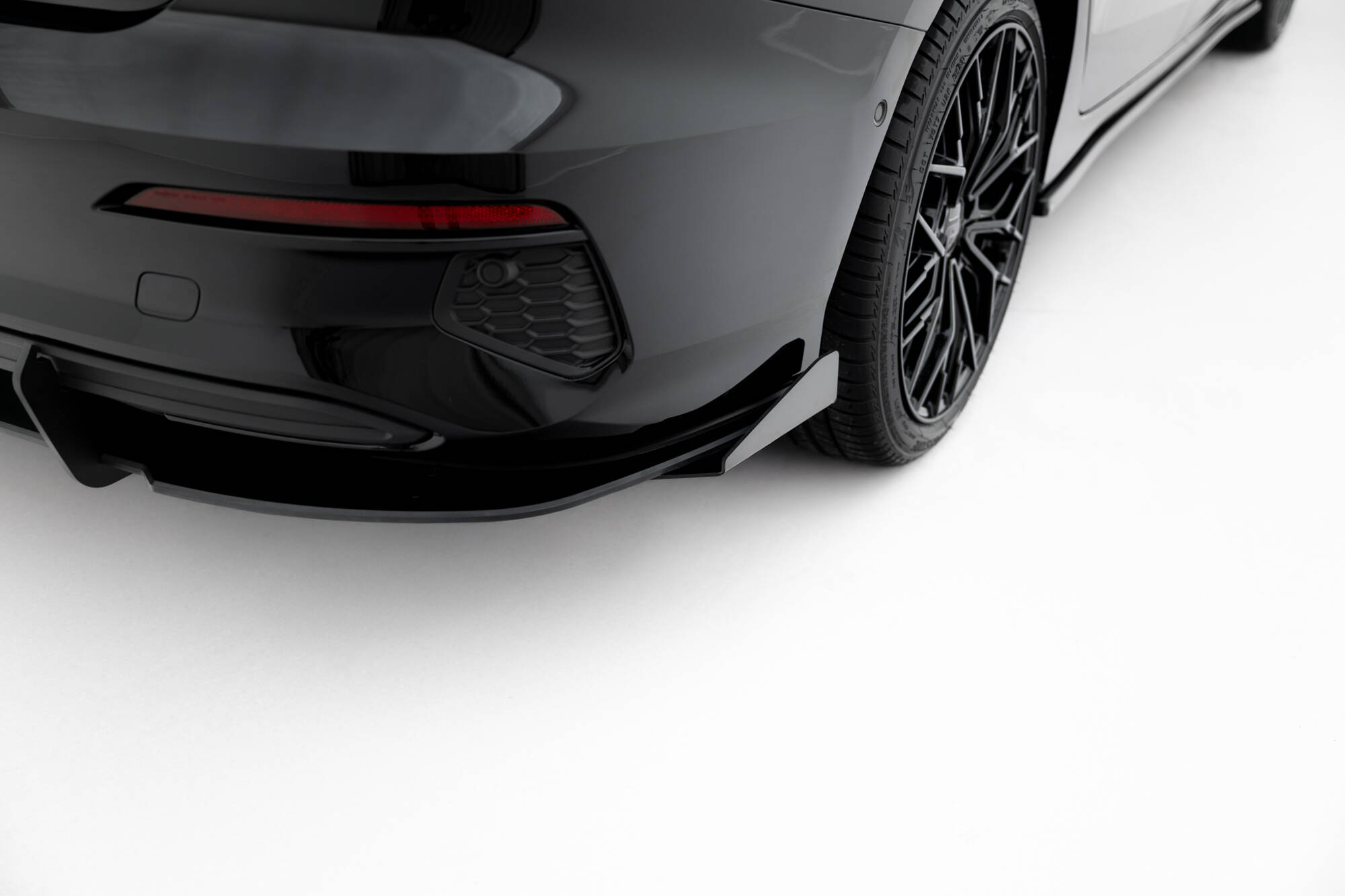 Street Pro Heckschürze Heck Ansatz Diffusor + Flaps passend für Audi A3 Limousine 8Y schwarz Hochglanz