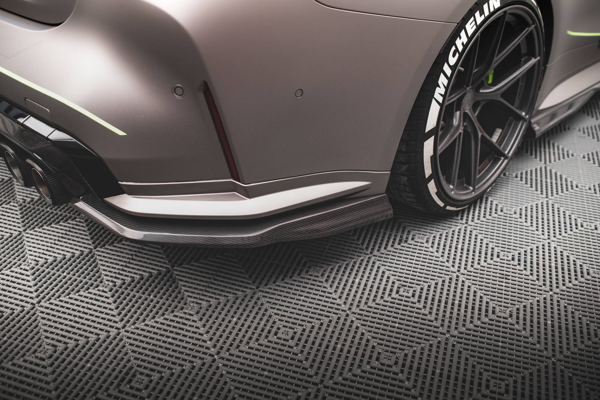 Carbon Fiber Heck Ansatz Flaps passend für BMW M4 G82 / G82 FL