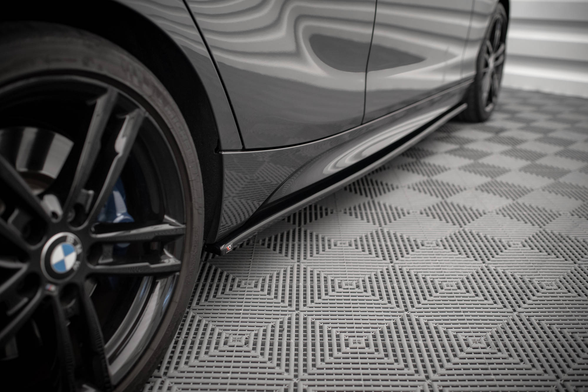 Street+ Seitenschweller Leisten V.1 passend für BMW 1er F20 M135i / M140i / M-Paket schwarz Hochglanz