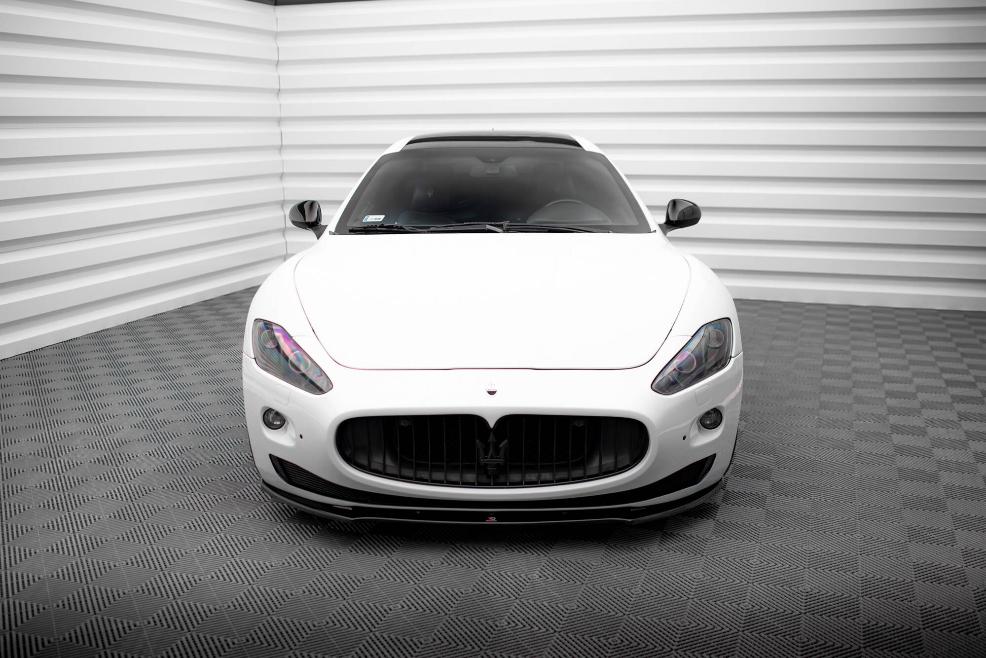 Frontlippe passend für Maserati Granturismo Mk1 schwarz Hochglanz