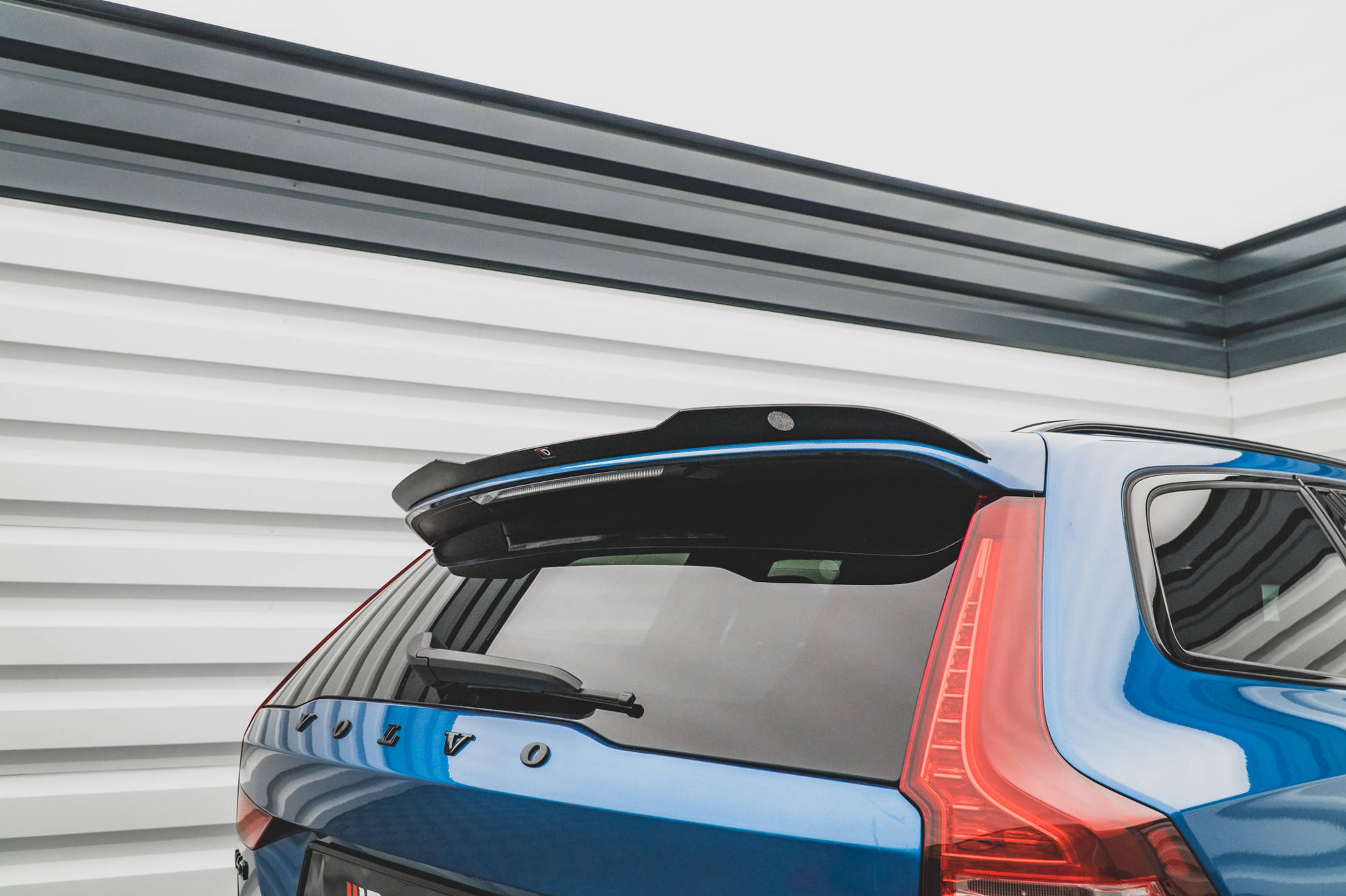 Heck Spoiler Aufsatz Abrisskante passend für Volvo V60 R-Design Mk2 schwarz Hochglanz