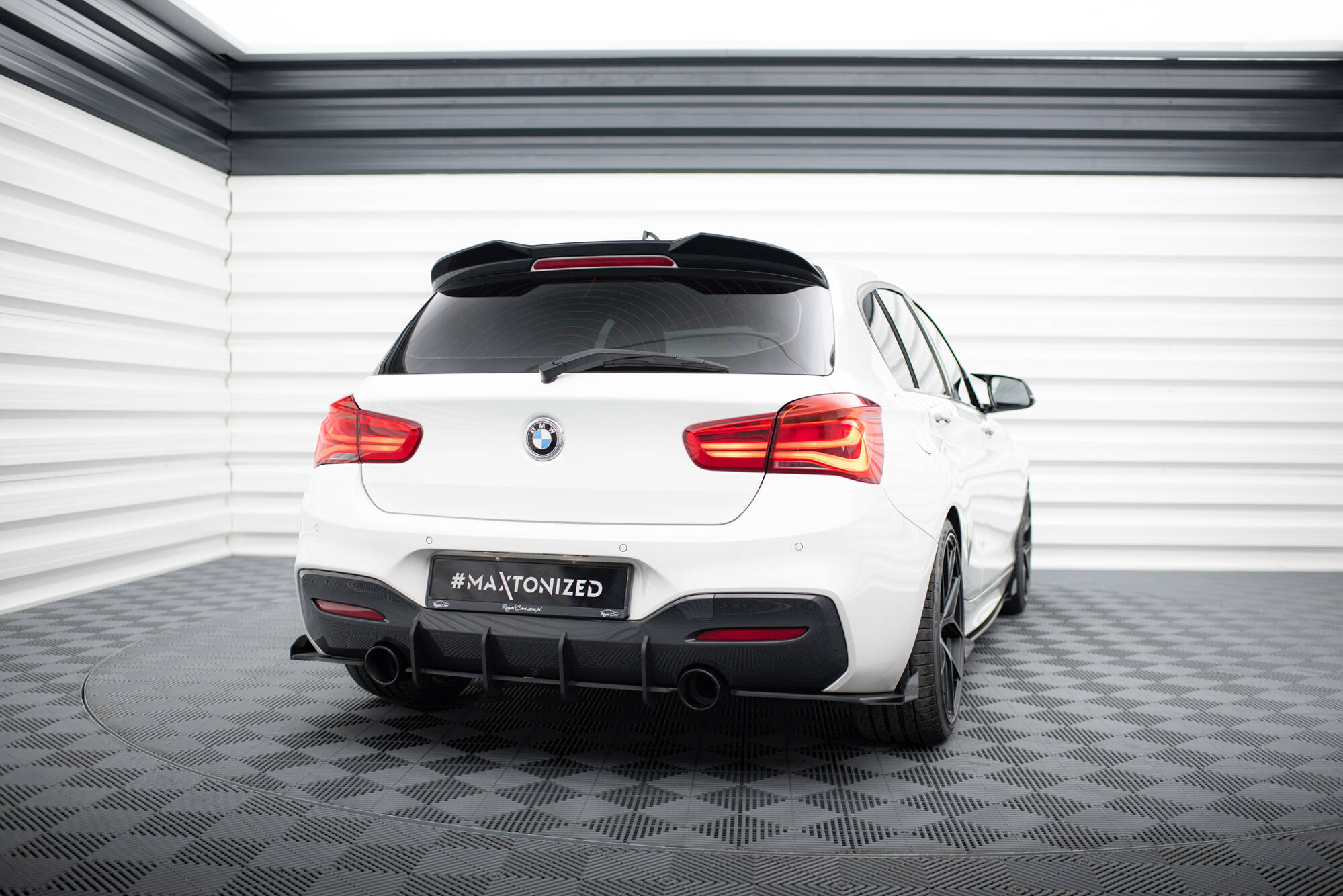 Hintere Seiten Flaps passend für BMW 1er F20 M-Paket FL / M140i schwarz Hochglanz