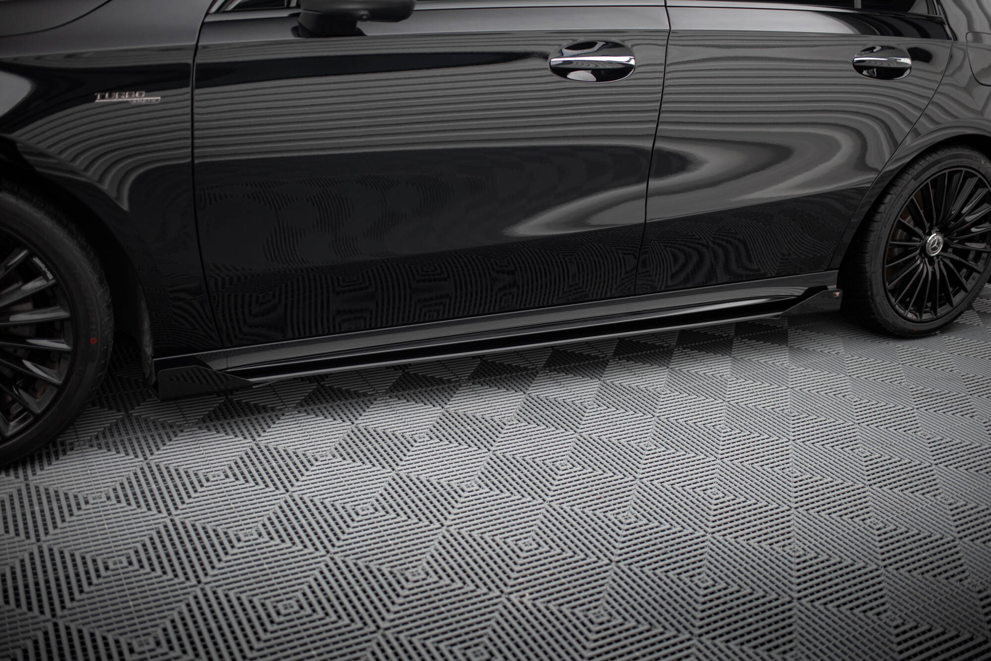 Seitenschweller Flaps passend für Mercedes-AMG A35 W177 FL schwarz Hochglanz