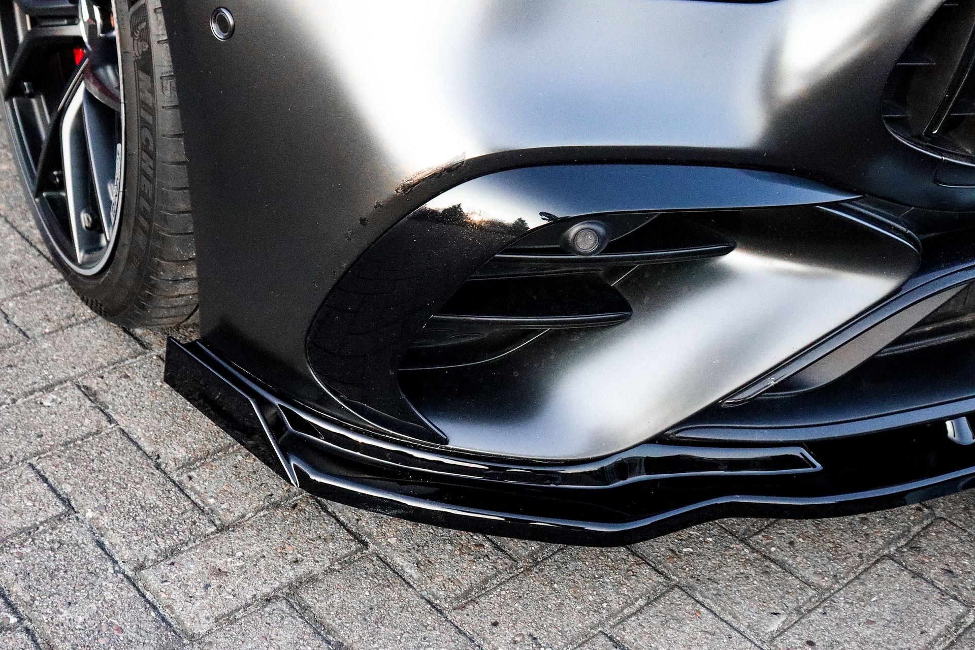 Cup Frontspoilerlippe mit Wing für Mercedes AMG GT 4.Türer X290 Standard Schwarz Glanz