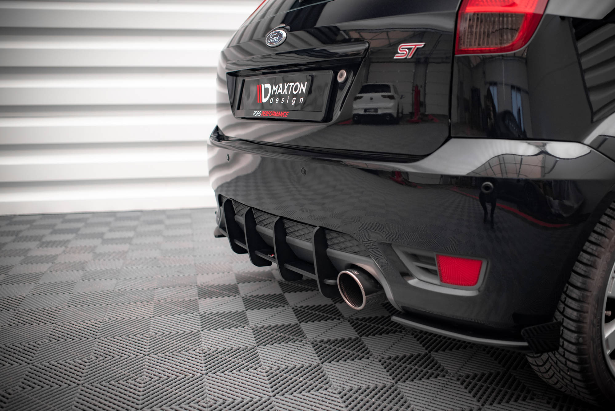Street Pro Heckschürze Heck Ansatz Diffusor passend für Ford Fiesta ST Mk6 schwarz-rot