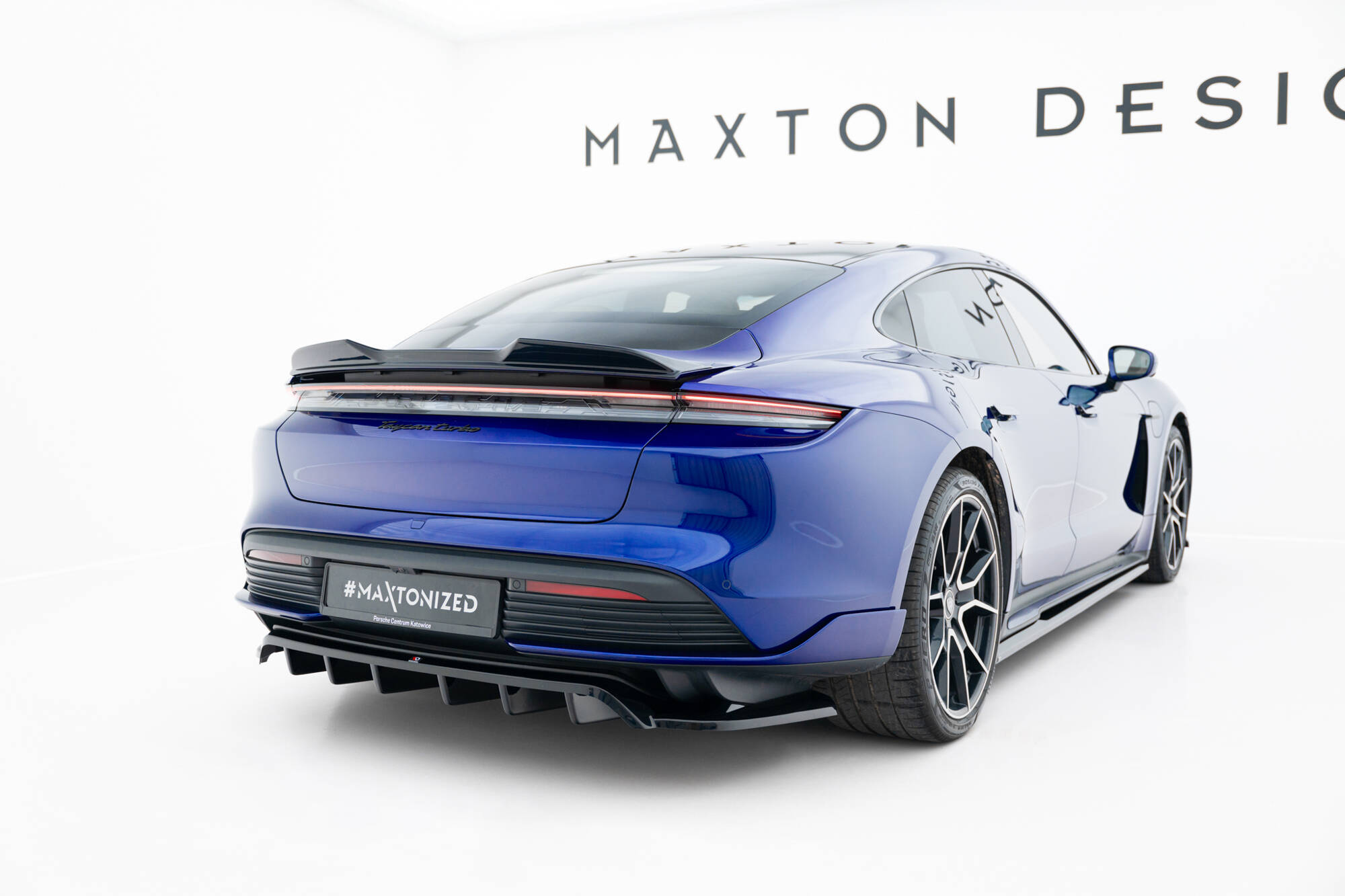 Street+ Mittlerer Diffusor RACE Heck Ansatz passend für Porsche Taycan Turbo S Mk1 schwarz Hochglanz