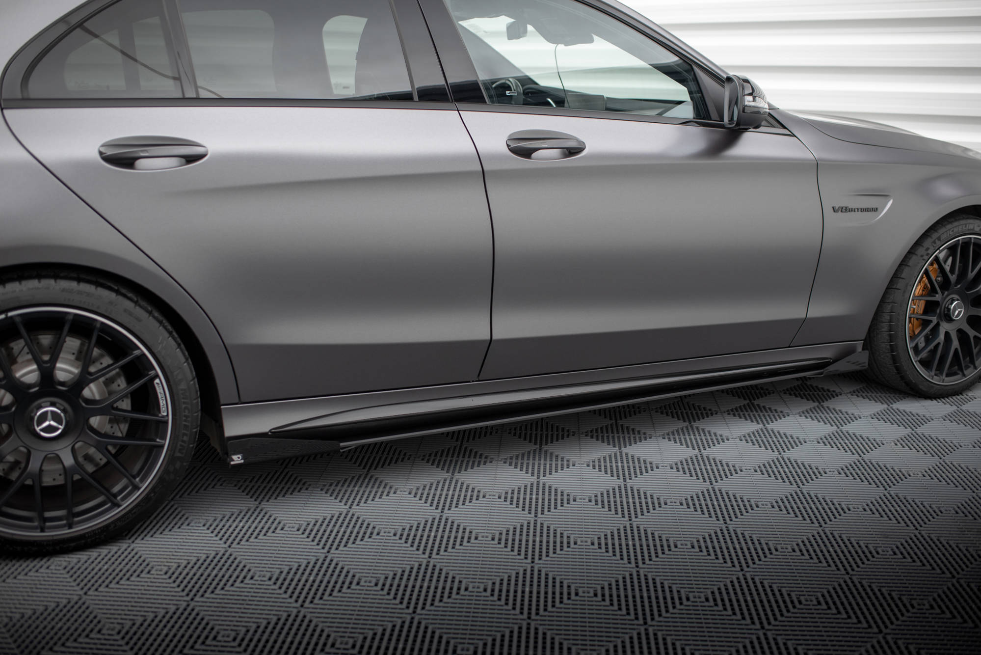 Street Pro Seitenschweller Leisten + Flaps passend für Mercedes-AMG C63 Limousine / Kombi W205 FL schwarz Hochglanz