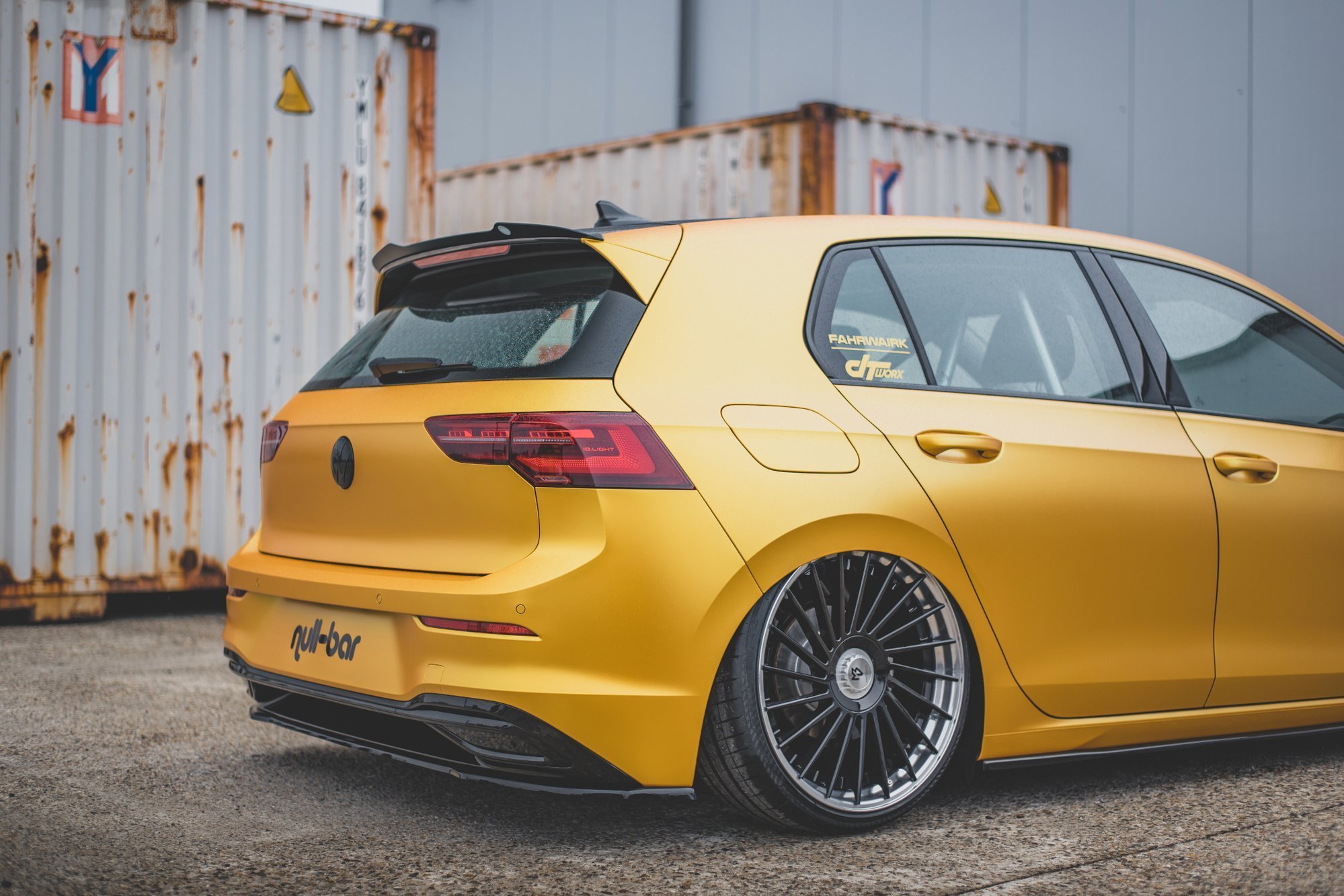 Spoiler CAP V.1 für VW Golf Mk8 Facelift schwarz Hochglanz