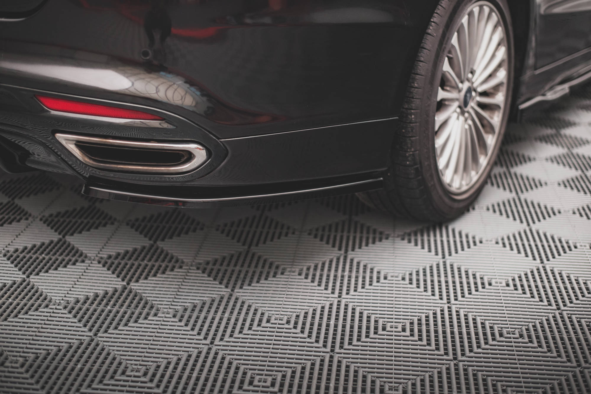 Street+ Heck Ansatz Flaps passend für Ford Mondeo Mk5 schwarz Hochglanz