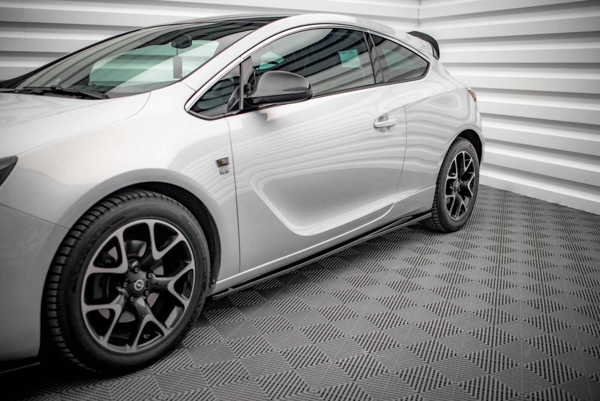 Street+ Seitenschweller Leisten passend für Opel Astra GTC OPC-Line J schwarz Hochglanz