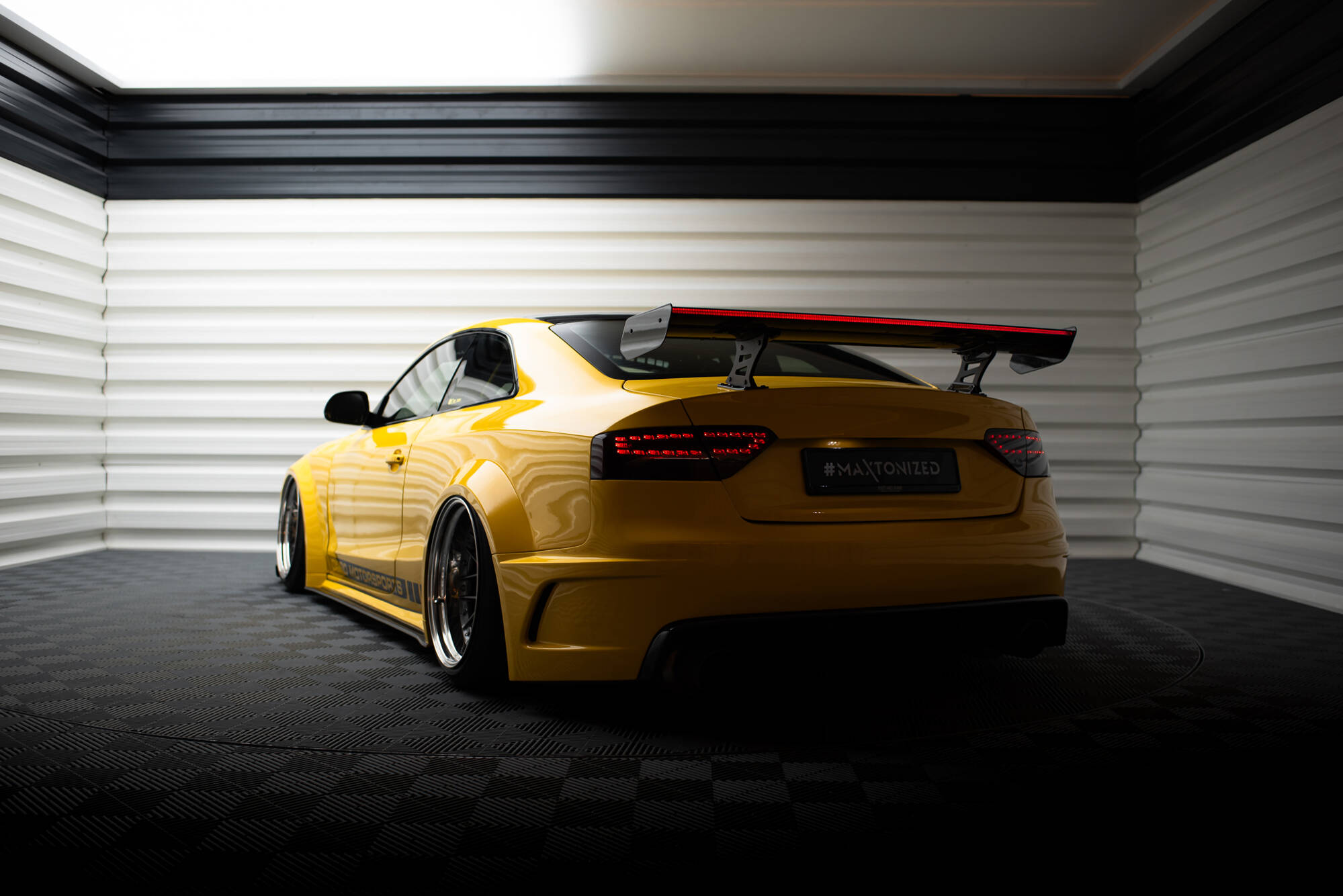 Carbon Heck Spoiler Heckflügel Standfuß Innen + LED passend für Audi A5 Coupe 8T