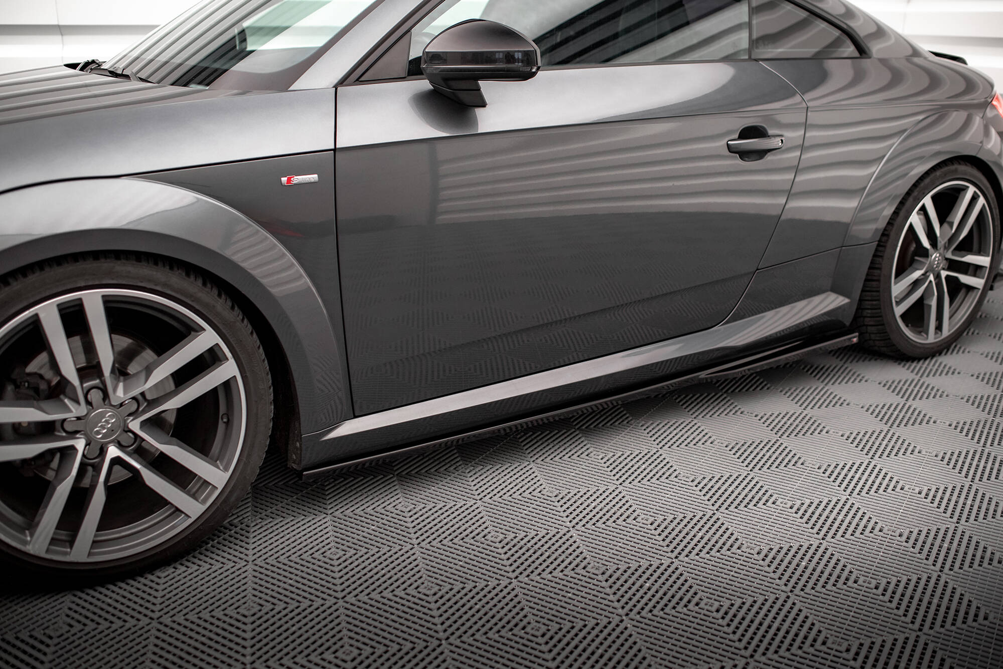 Street+ Seitenschweller Leisten passend für Audi TT S-Line 8S schwarz Hochglanz