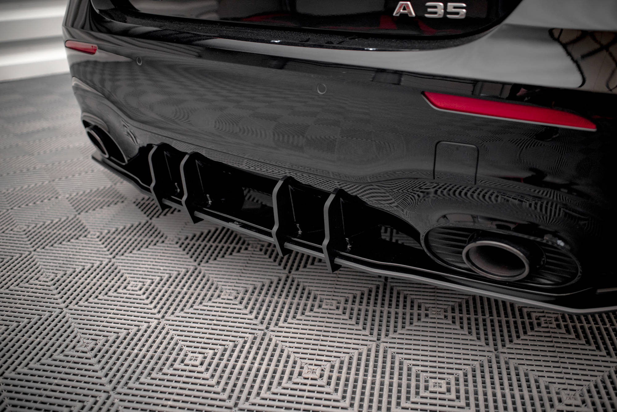Street Pro Heckschürze Heck Ansatz Diffusor passend für Mercedes A35 AMG Hatchback W177 schwarz-rot