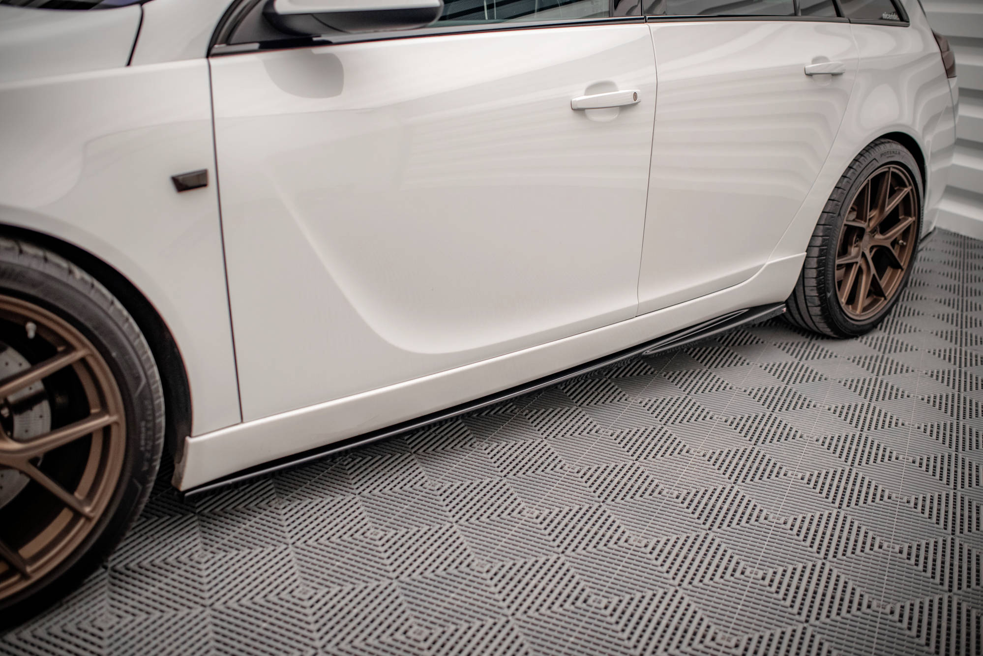 Street+ Seitenschweller Leisten passend für Opel Insignia Mk. 1 OPC schwarz Hochglanz