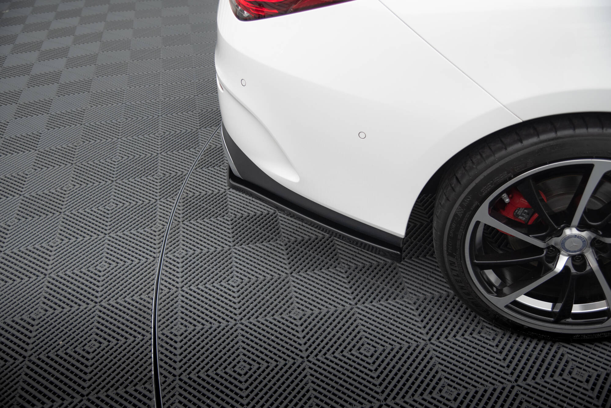 Heck Ansatz Flaps Diffusor für Mercedes-Benz CLA AMG-Line X118 schwarz Hochglanz