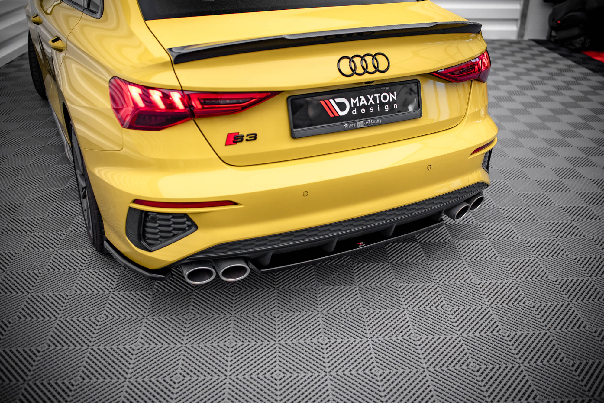 Street+ Mittlerer Diffusor Heck Ansatz passend für Audi S3 Limousine 8Y schwarz Hochglanz