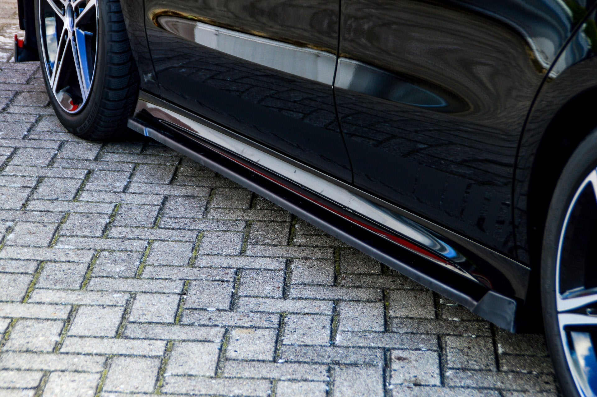 CUP Seitenschweller mit Wing hinten für Mercedes CLA X118 C118 AMG-Line ab Bj.:2019- OEM Optik