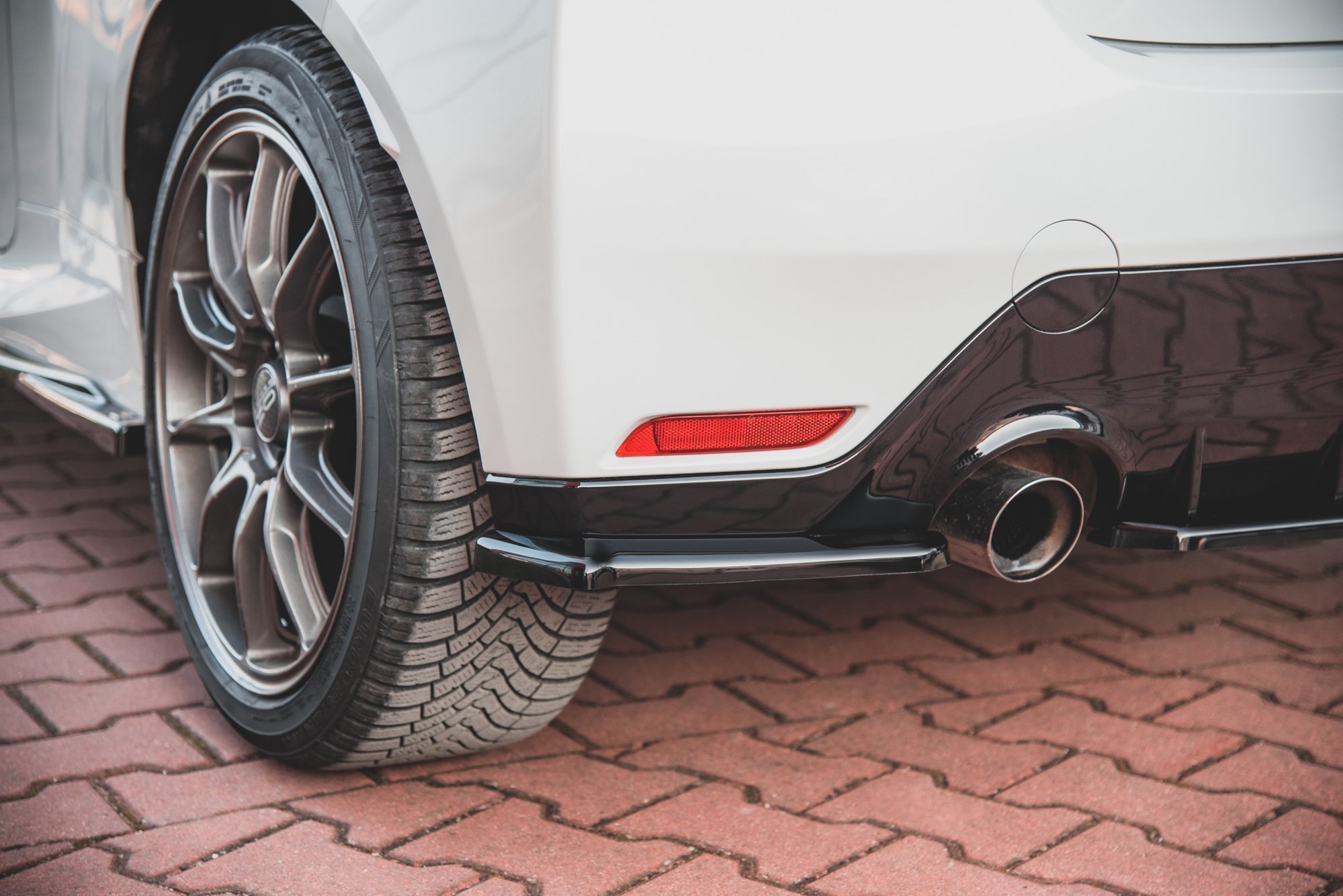 Street+ Heck Ansatz Flaps V.1 passend für Toyota GR Yaris Mk4 schwarz Hochglanz