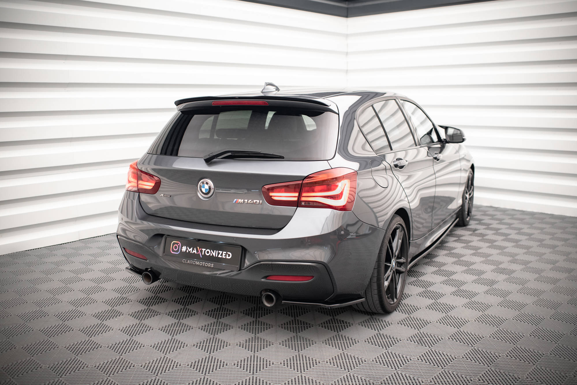 Heck Ansatz Flaps Diffusor V.2 für BMW 1er F20/F21 M-POWER FACELIFT schwarz Hochglanz