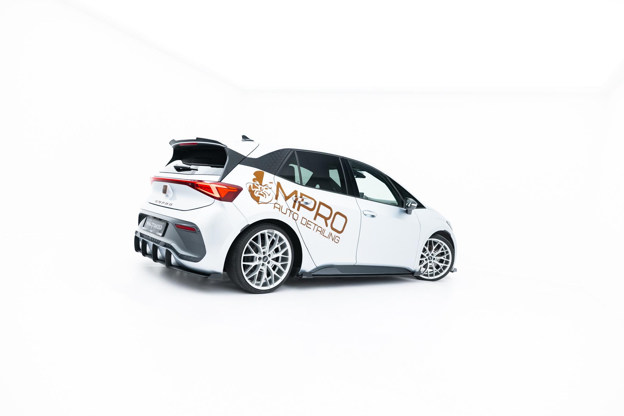 Seitenschweller Ansatz Paar + Flaps passend für CUPRA Born Mk1 schwarz Hochglanz