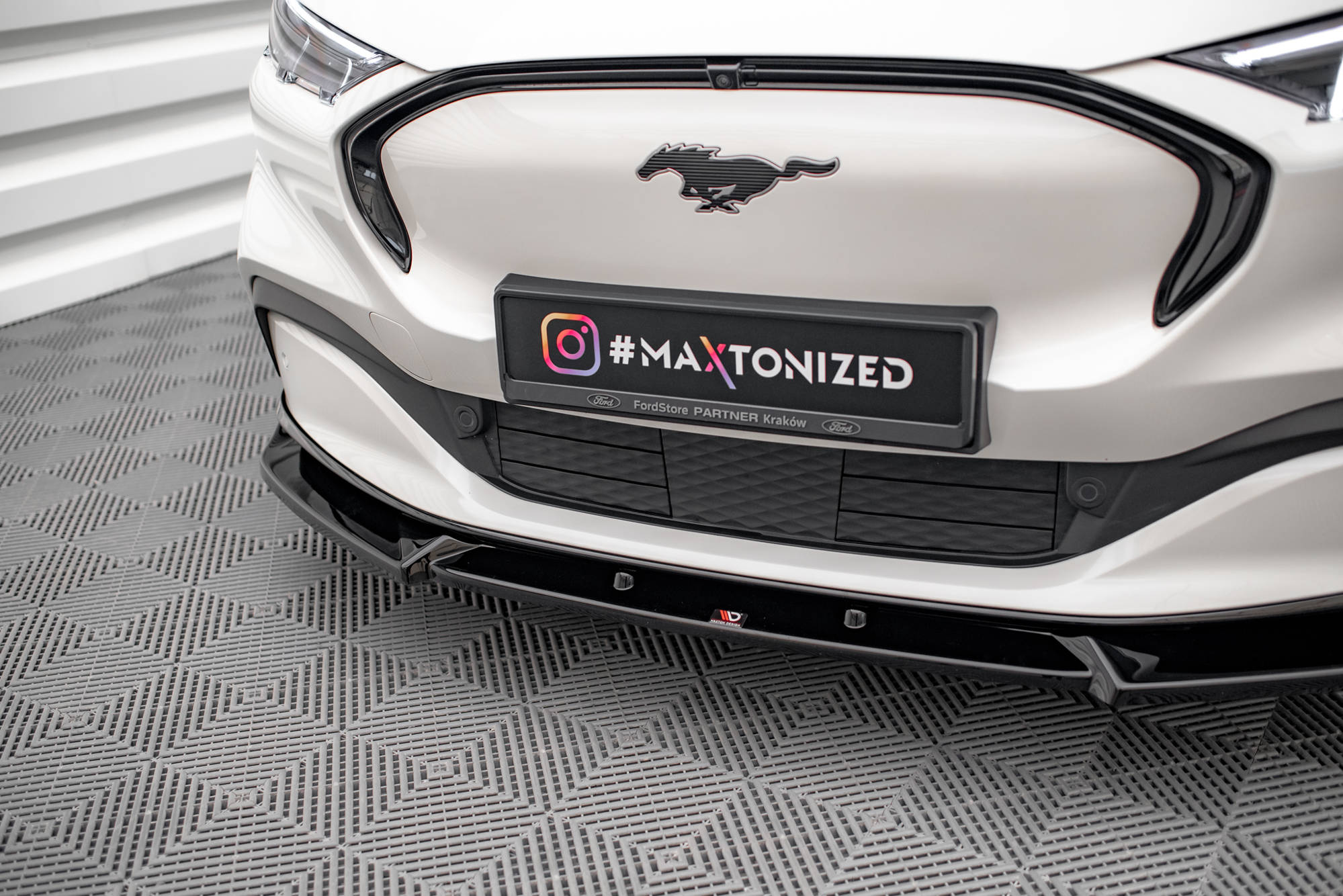 Street+ Spoilerlippe Front Ansatz V.1 passend für Ford Mustang Mach-E Mk1 schwarz Hochglanz