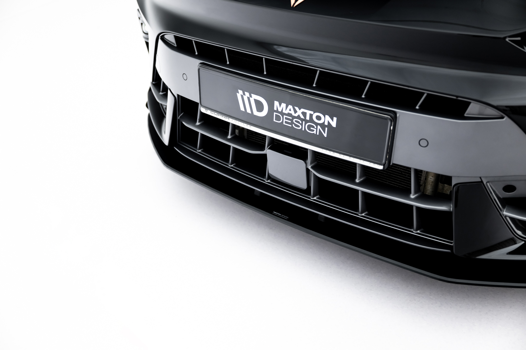 Frontlippe passend für CUPRA Leon ST / Hatchback Mk1 FL roter Kern + Hochglanz Flaps