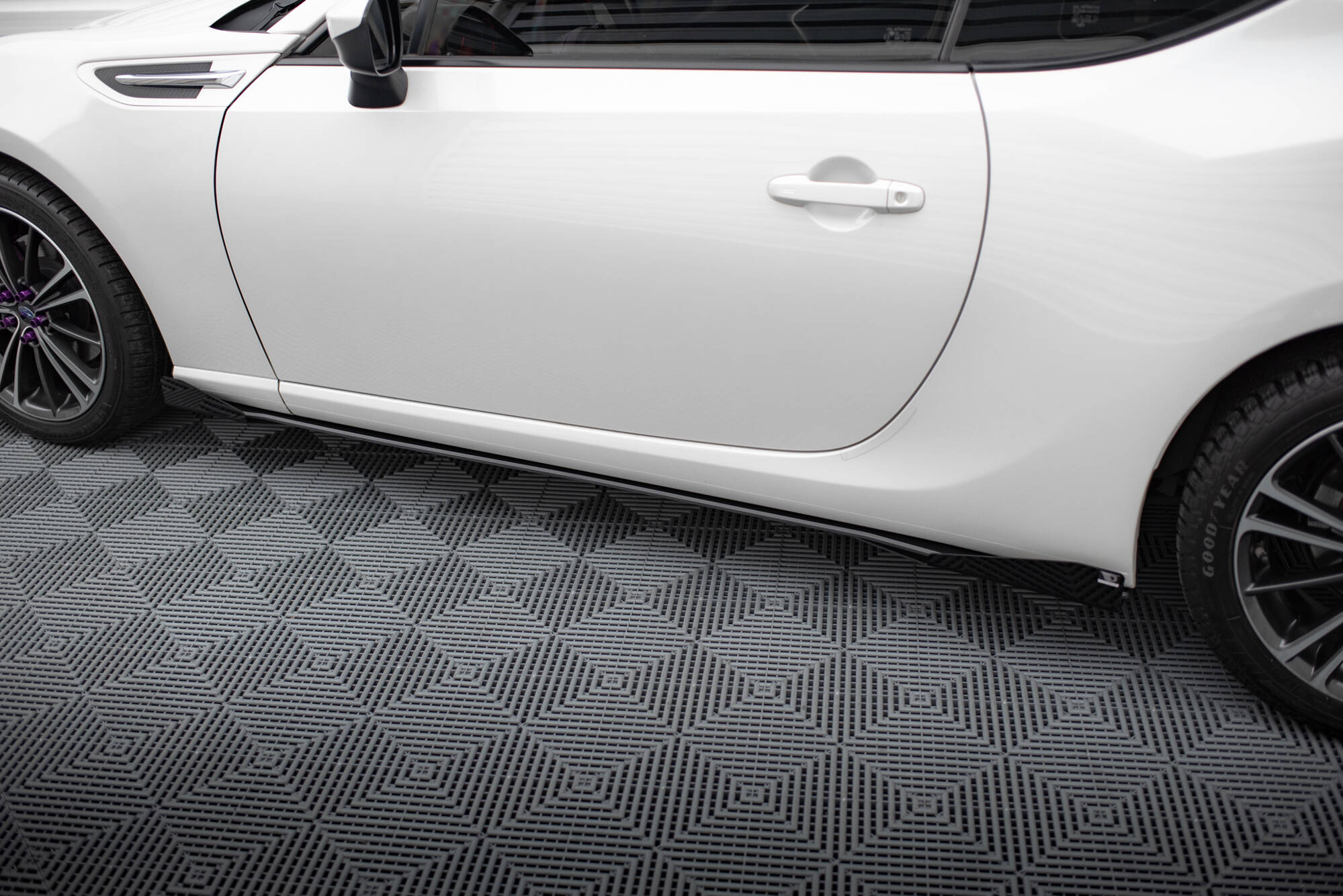 Street Pro Seitenschweller Leisten passend für Subaru BRZ Mk1 FL rot+ Hochglanz Flaps