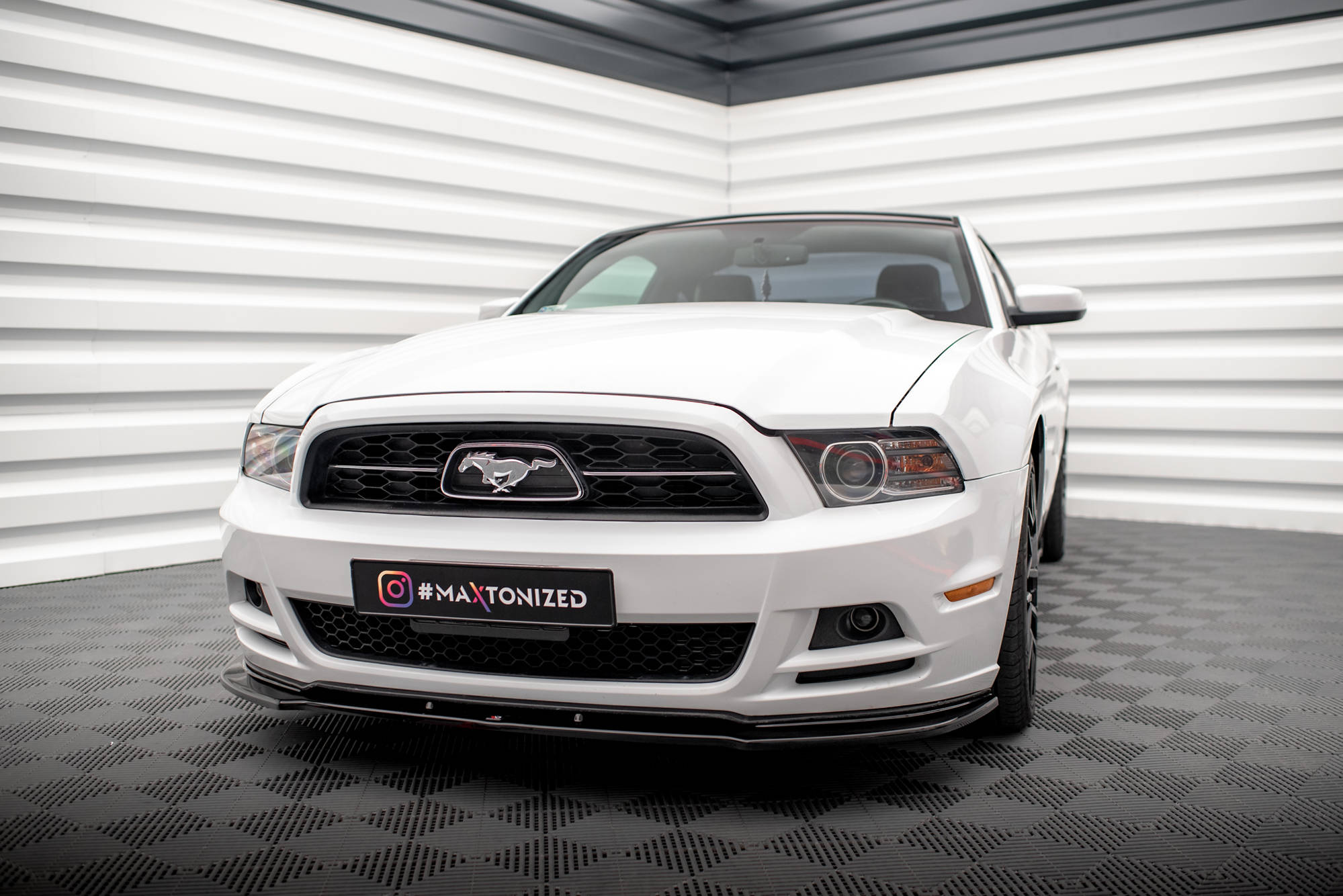 Street+ Spoilerlippe Front Ansatz passend für Ford Mustang Mk5 FL schwarz Hochglanz