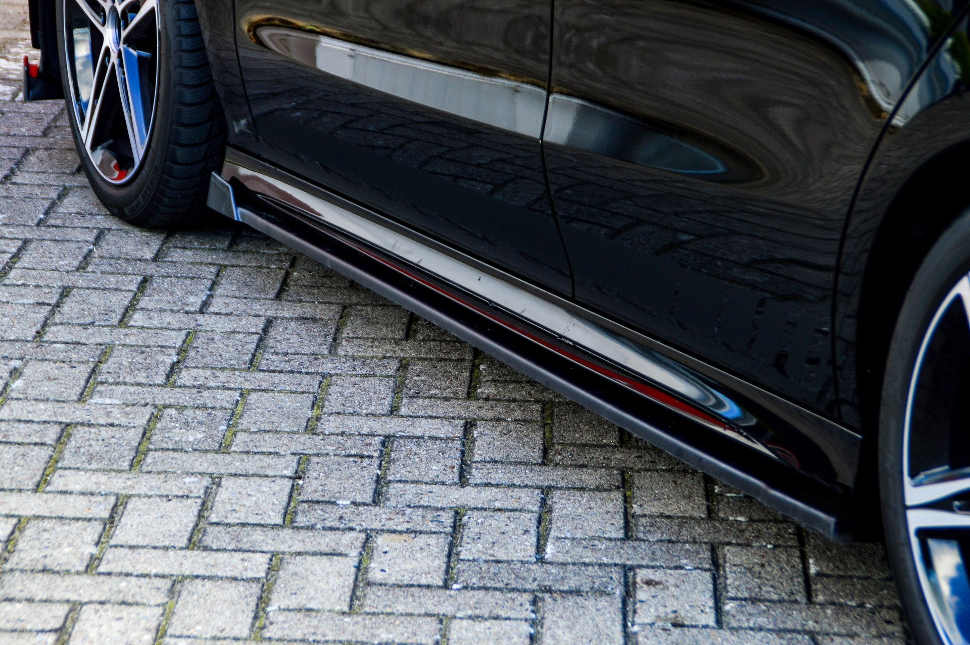 CUP Seitenschweller mit Wing vorne für Mercedes CLA X118 C118 AMG-Line ab Bj.:2019- Carbon Optik