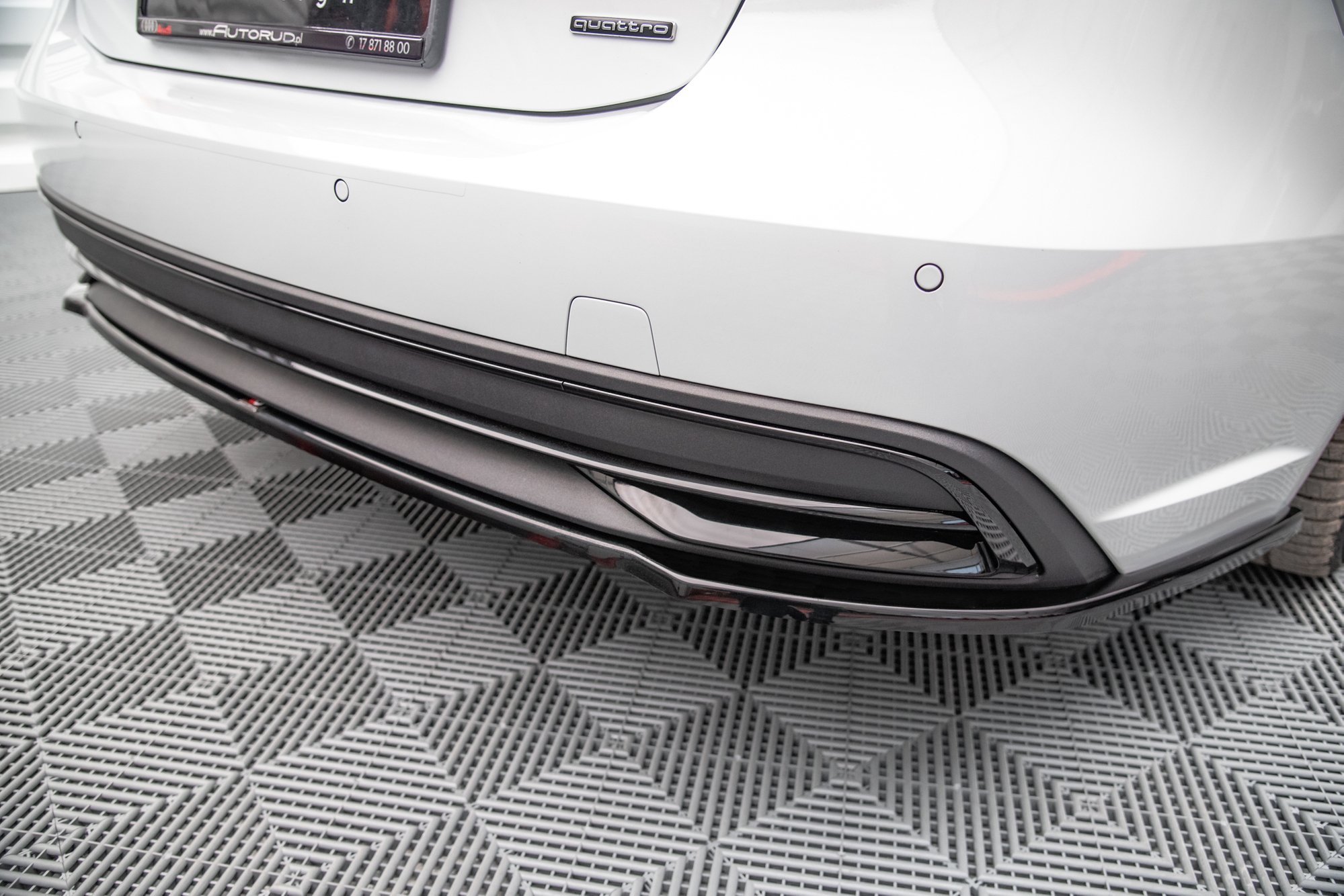 Street+ Mittlerer Diffusor Heck Ansatz passend für Audi A7 C8 schwarz Hochglanz