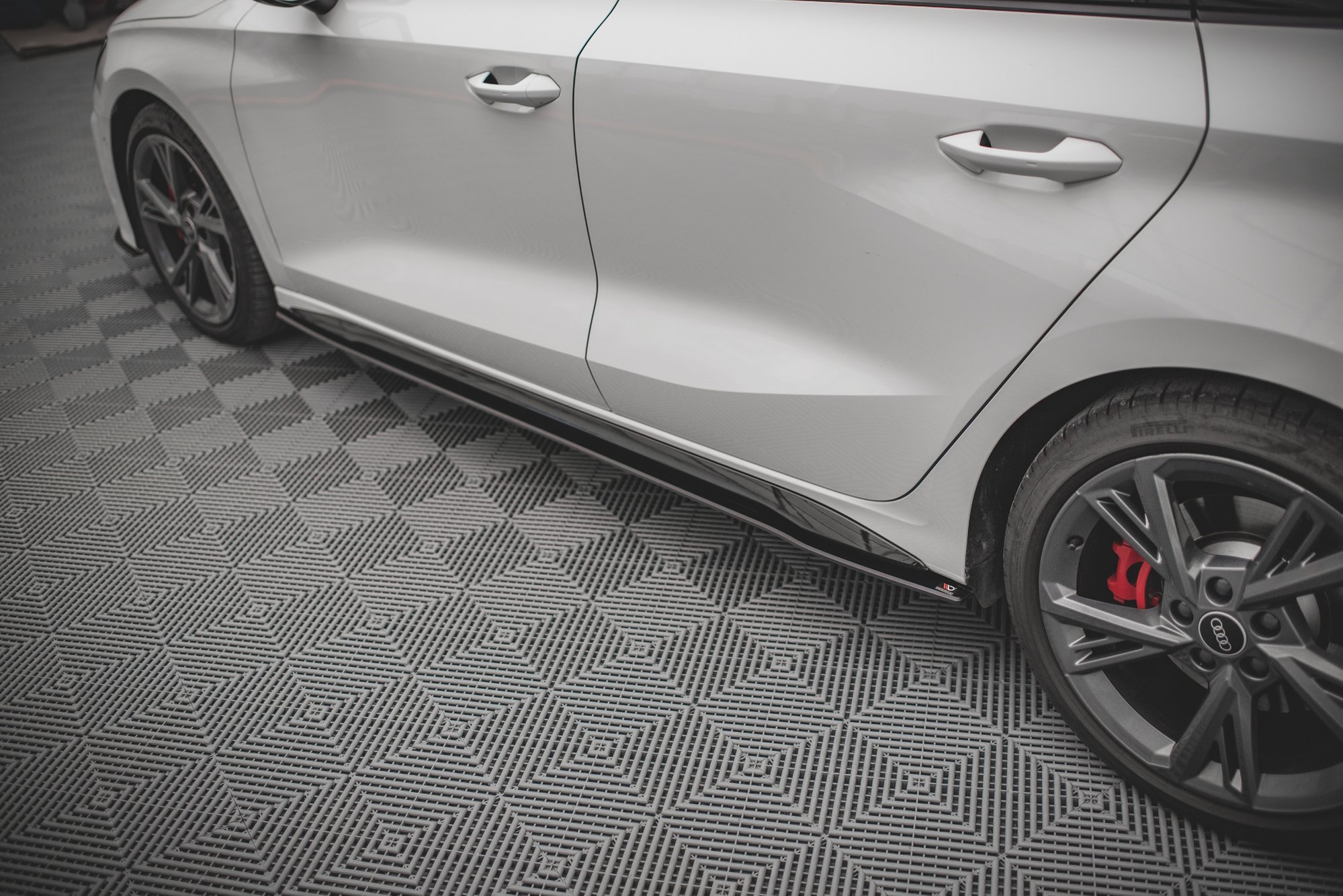 Street Pro Seitenschweller Leisten passend für Audi S3 / A3 S-Line 8Y rot