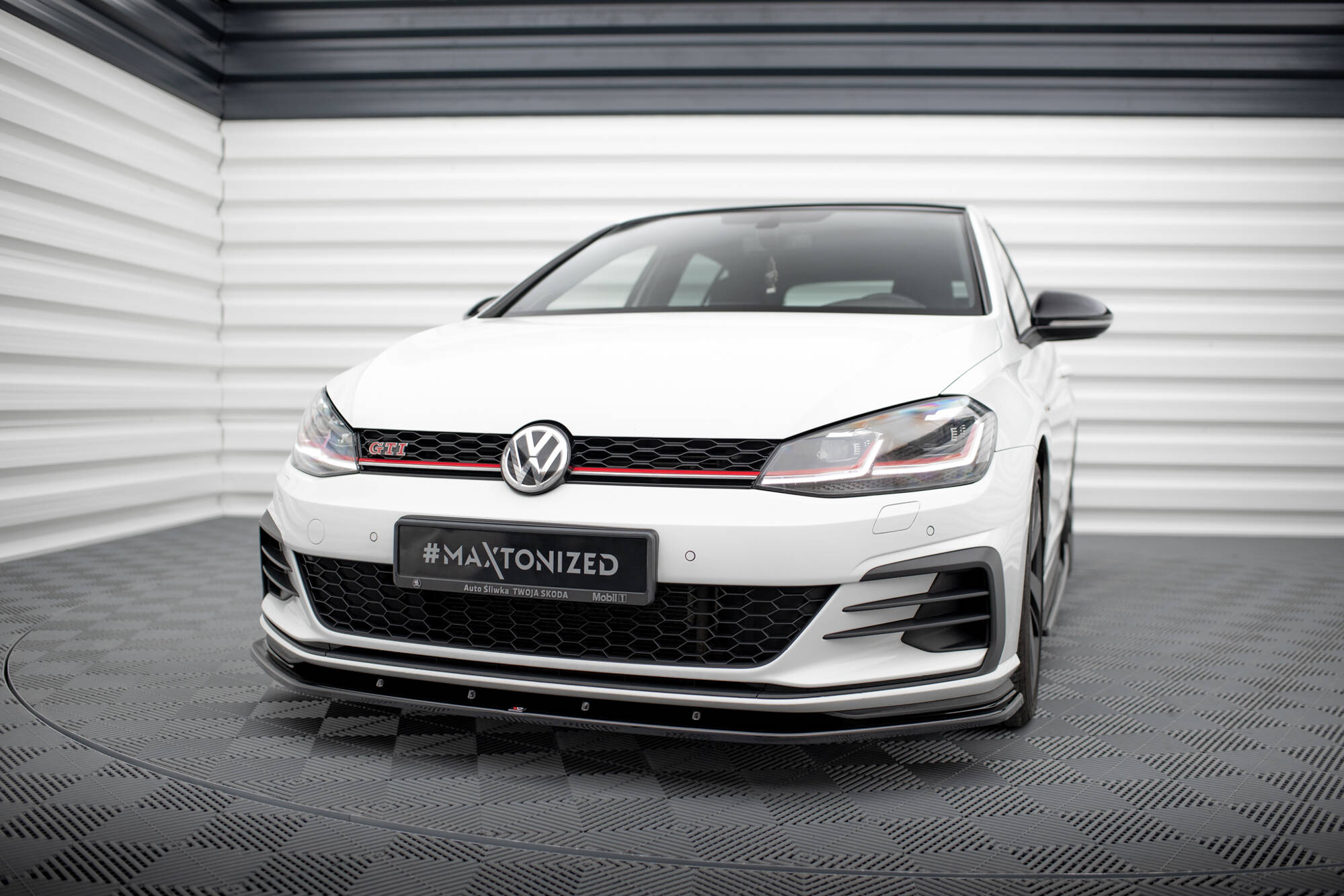 Front Ansatz V.1 für VW Golf GTI / GTD Mk7 Facelift schwarz Hochglanz