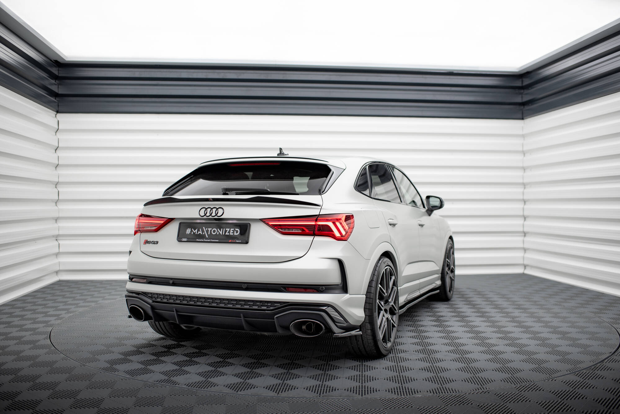 Street+ Heck Ansatz Flaps passend für Audi RSQ3 Sportback / SUV F3 schwarz Hochglanz