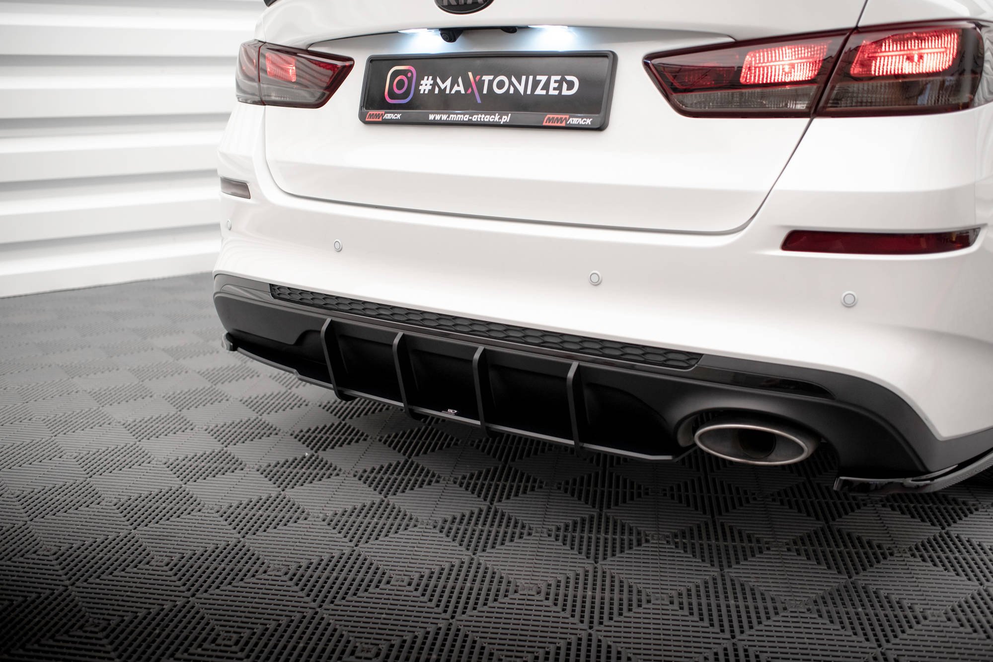 Street Pro Heckschürze Heck Ansatz Diffusor passend für Kia Optima Mk4 FL schwarz-rot